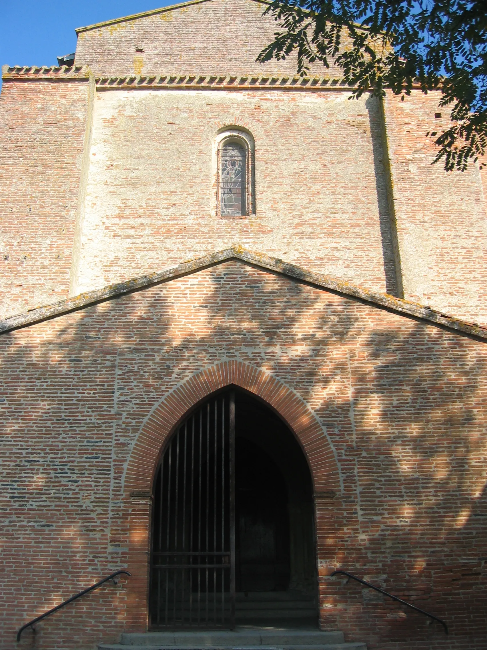 Photo showing: Entrée de l'église de Venerque - octobre 2006
Cyrille Sanson-Stern