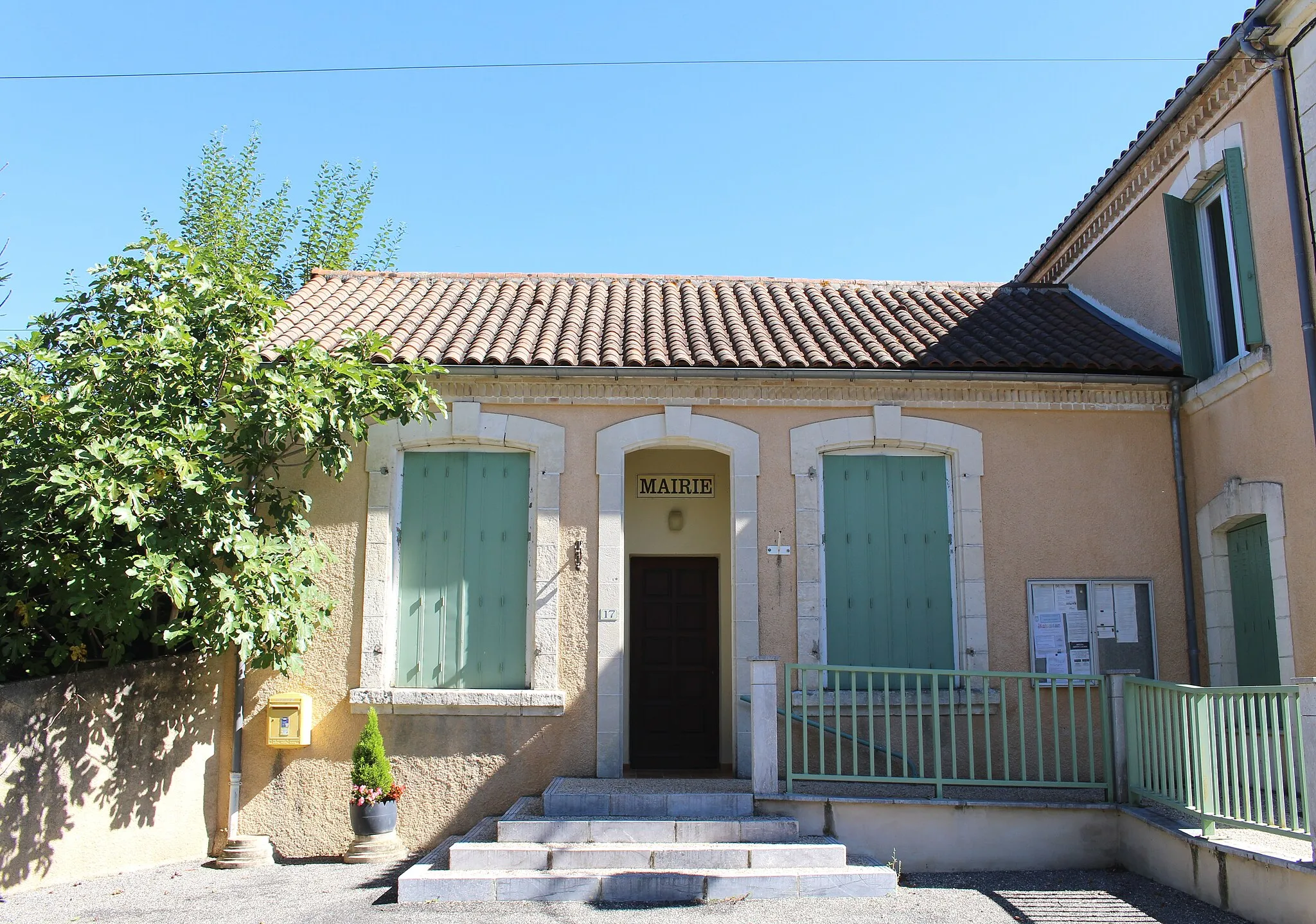 Photo showing: Mairie de Bugard (Hautes-Pyrénées)