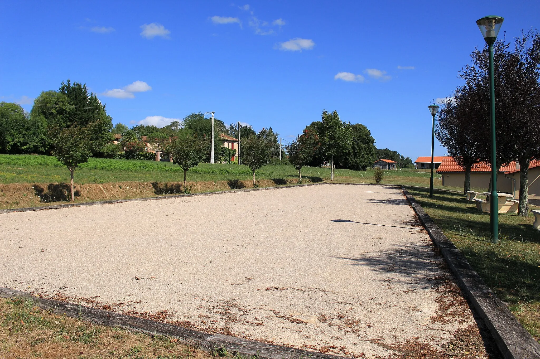 Photo showing: Boulodrome de Lustar (Hautes-Pyrénées)