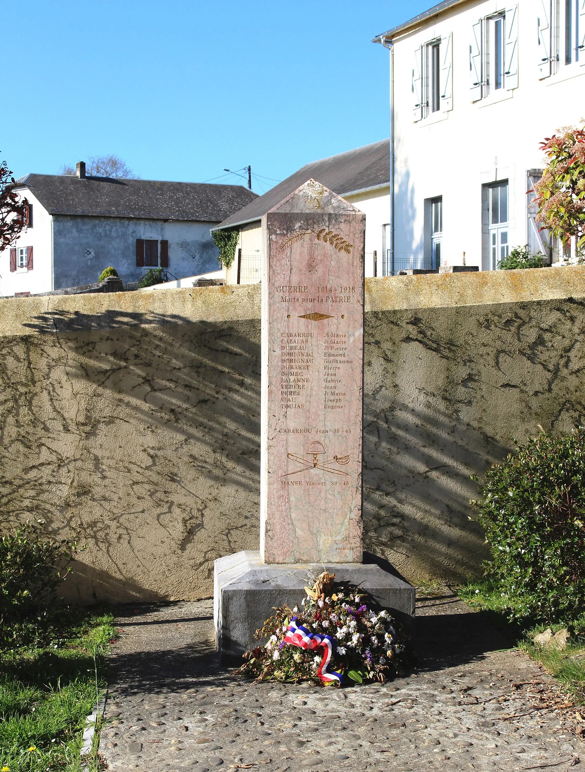Photo showing: Monument aux morts de Mérilheu (Hautes-Pyrénées)