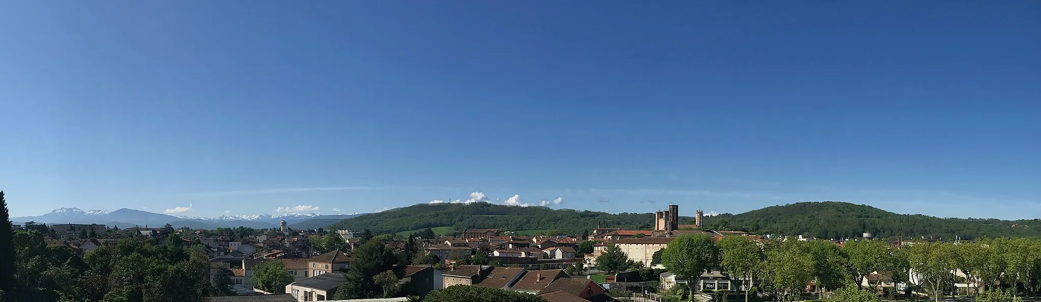 Photo showing: Vue panoramique de la ville de Pamiers depuis le cimetière Saint-Jean