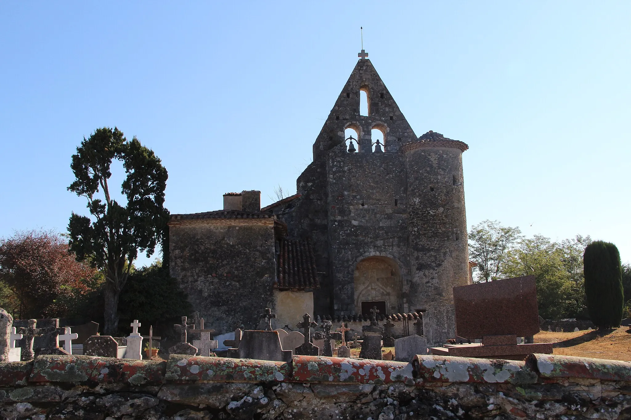 Photo showing: This building is indexed in the base Mérimée, a database of architectural heritage maintained by the French Ministry of Culture, under the reference PA00083944 .