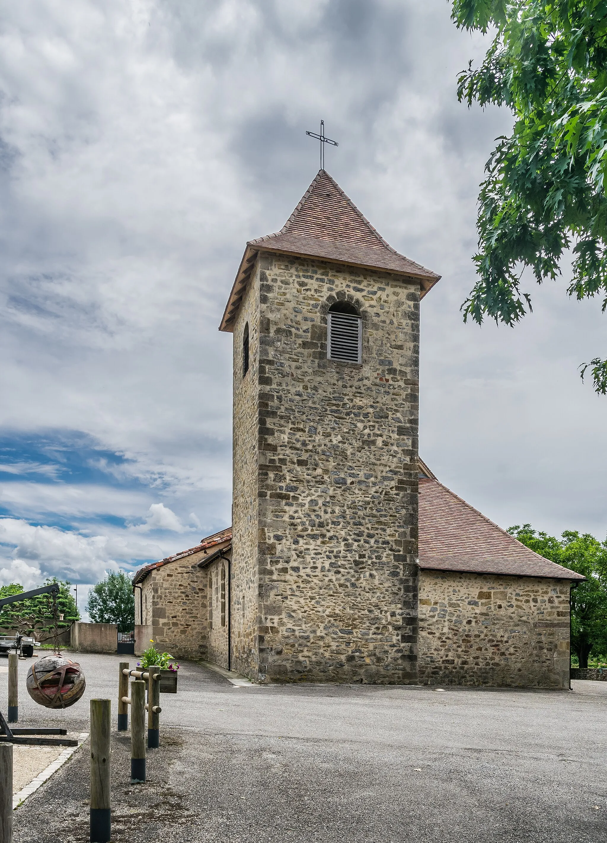Photo showing: Saint Lawrence church of Saint-Laurent-les-Tours, Lot, France