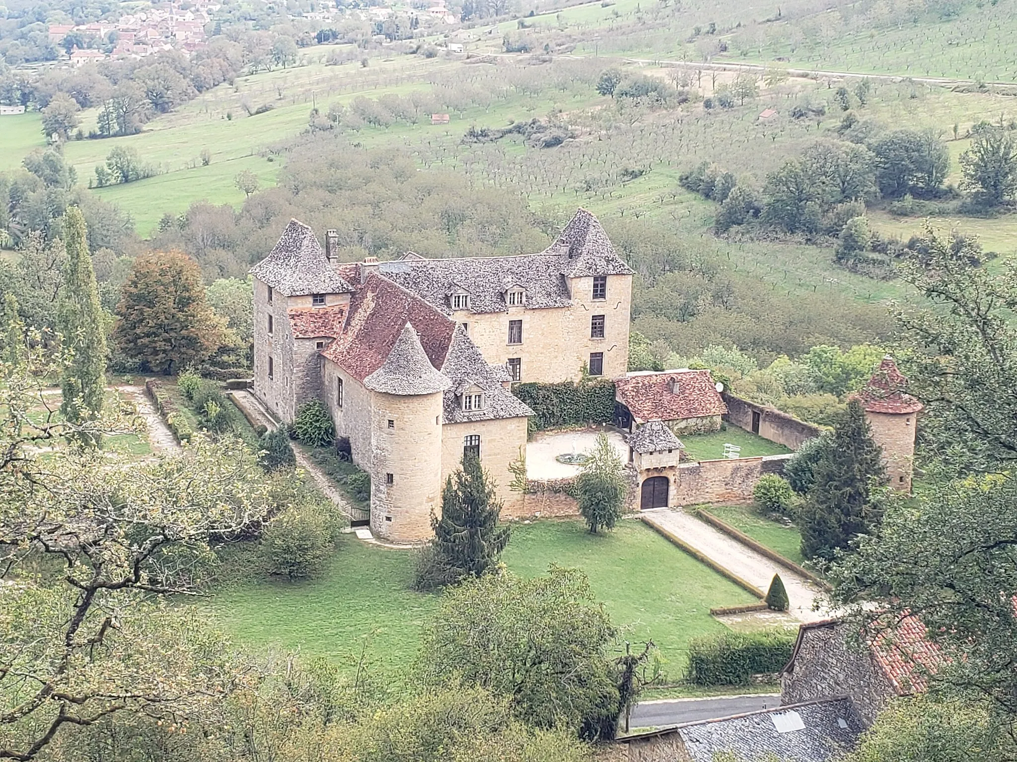 Photo showing: Le château de Presque (Lot), vu depuis les grottes de Presque