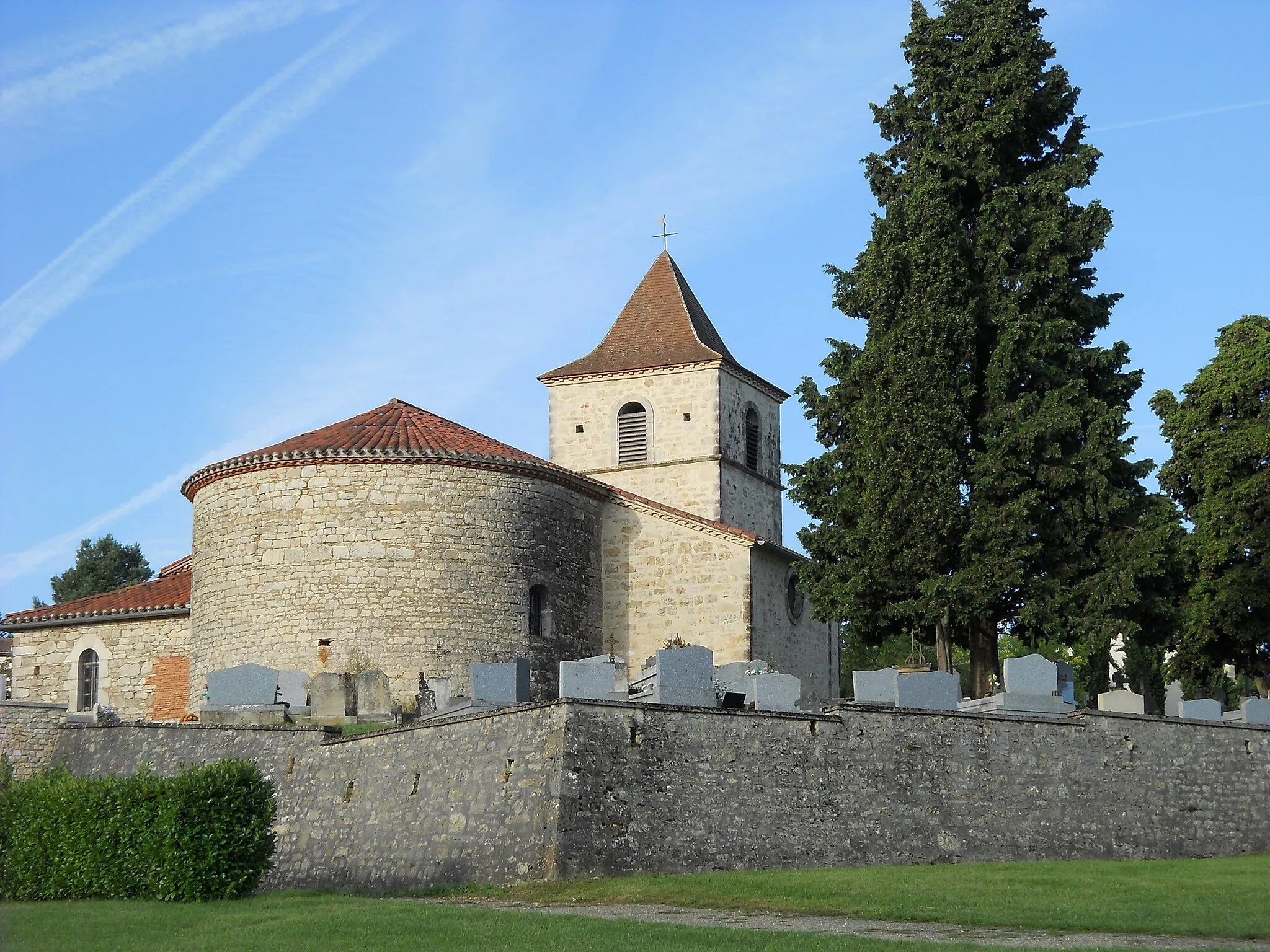 Photo showing: Church of Saint Peter, Saint-Pierre-Lafeuille, Lot, France