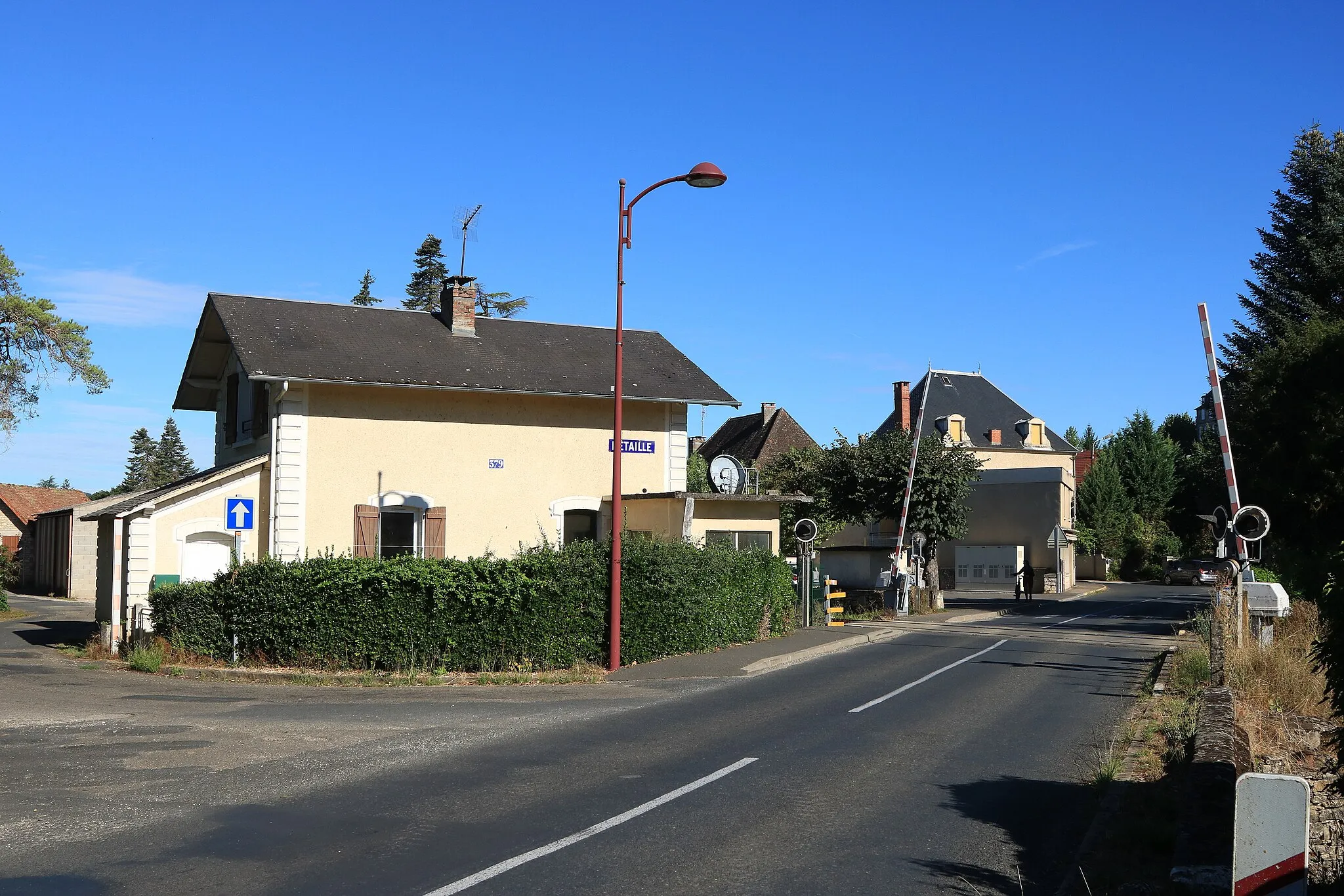 Photo showing: L'ancien bâtiment voyageurs de la gare de Bétaille.