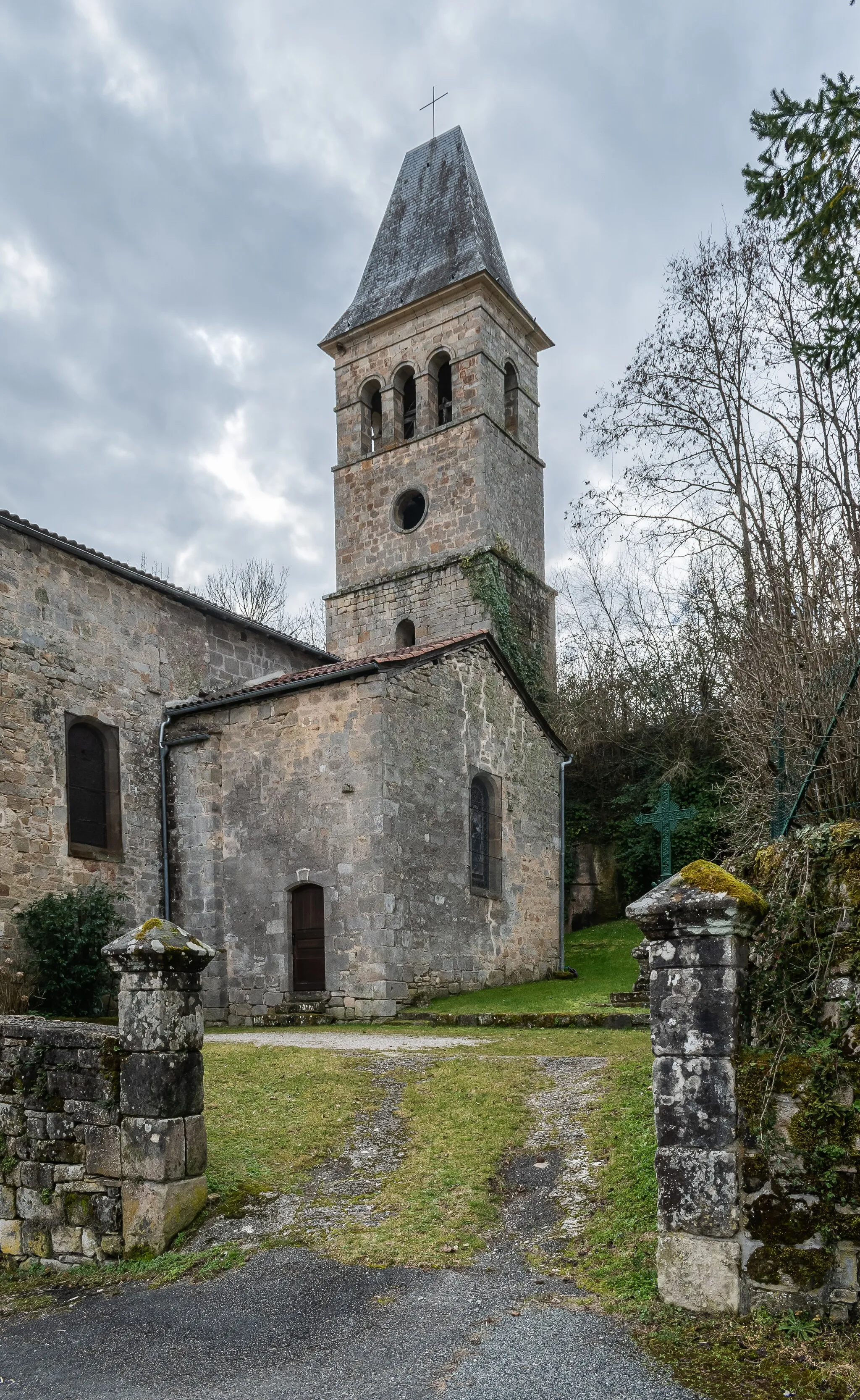 Photo showing: Saint Lawrence church in Issepts, Lot, France