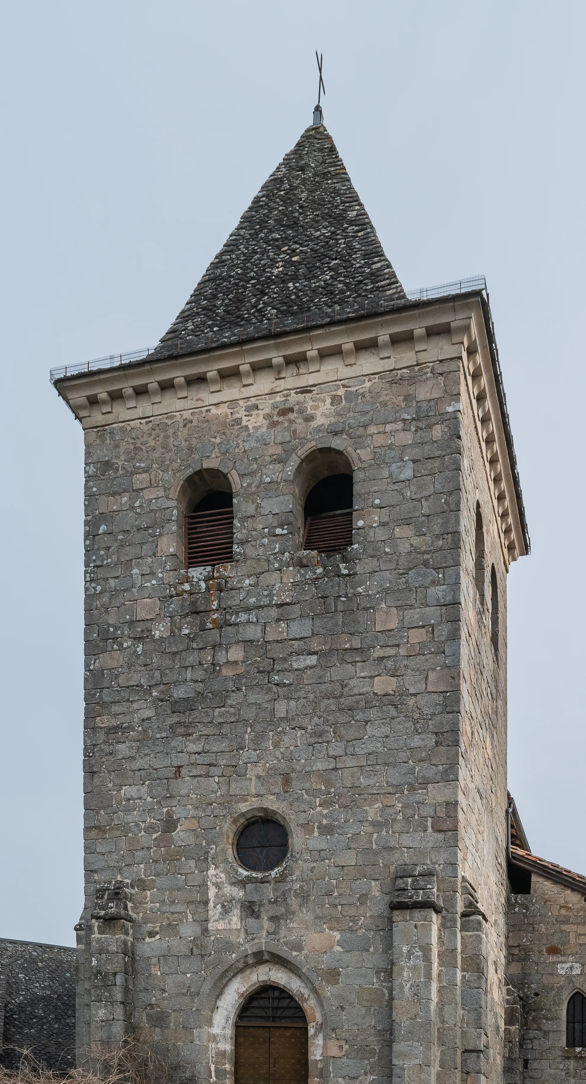 Photo showing: Bell tower of the Saint Magdalene church in Teyssieu, Lot, France