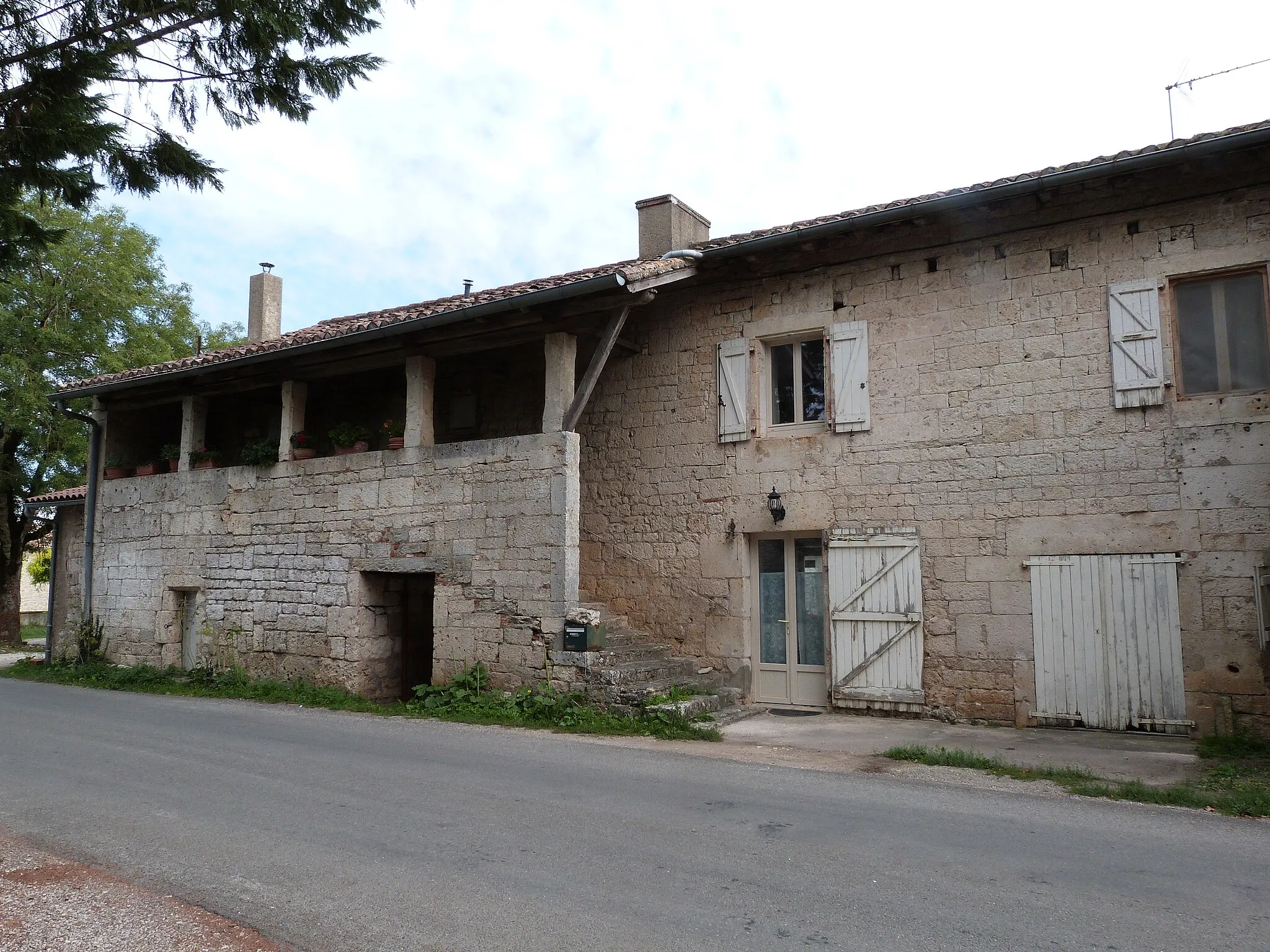 Photo showing: Autre maison dans une rue de Laburgade