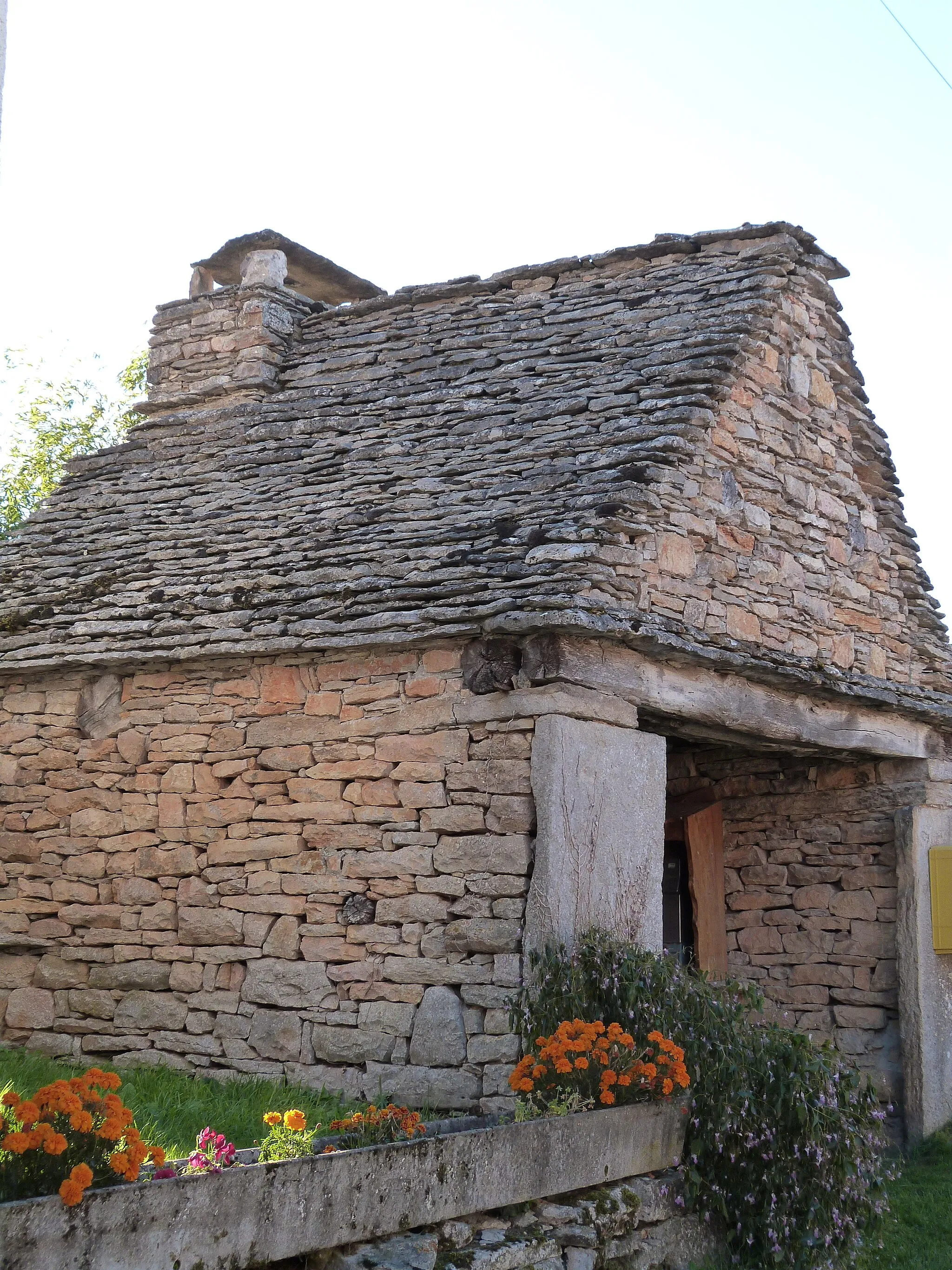 Photo showing: Extérieur du four banal de Puyjourdes