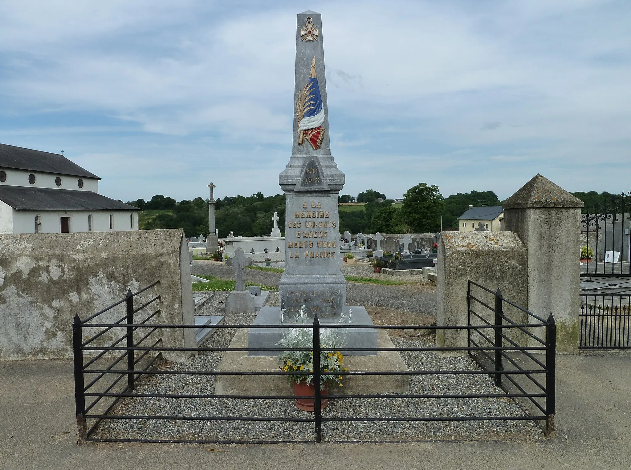 Photo showing: Monument aux morts d'Abère