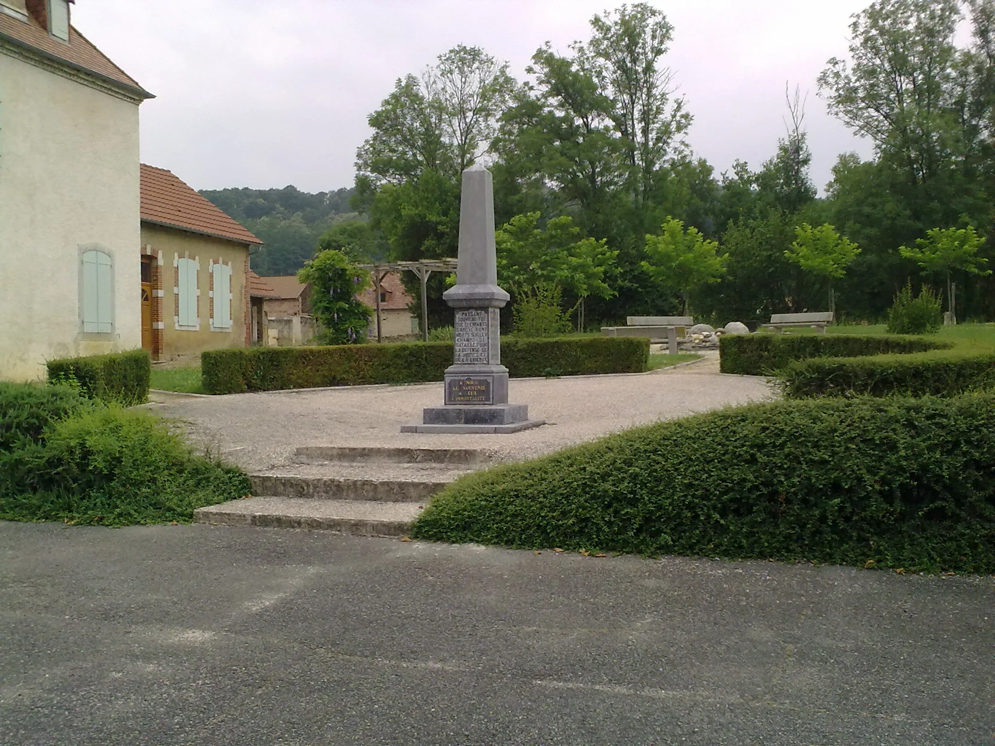 Photo showing: Le monument aux morts de Anoye