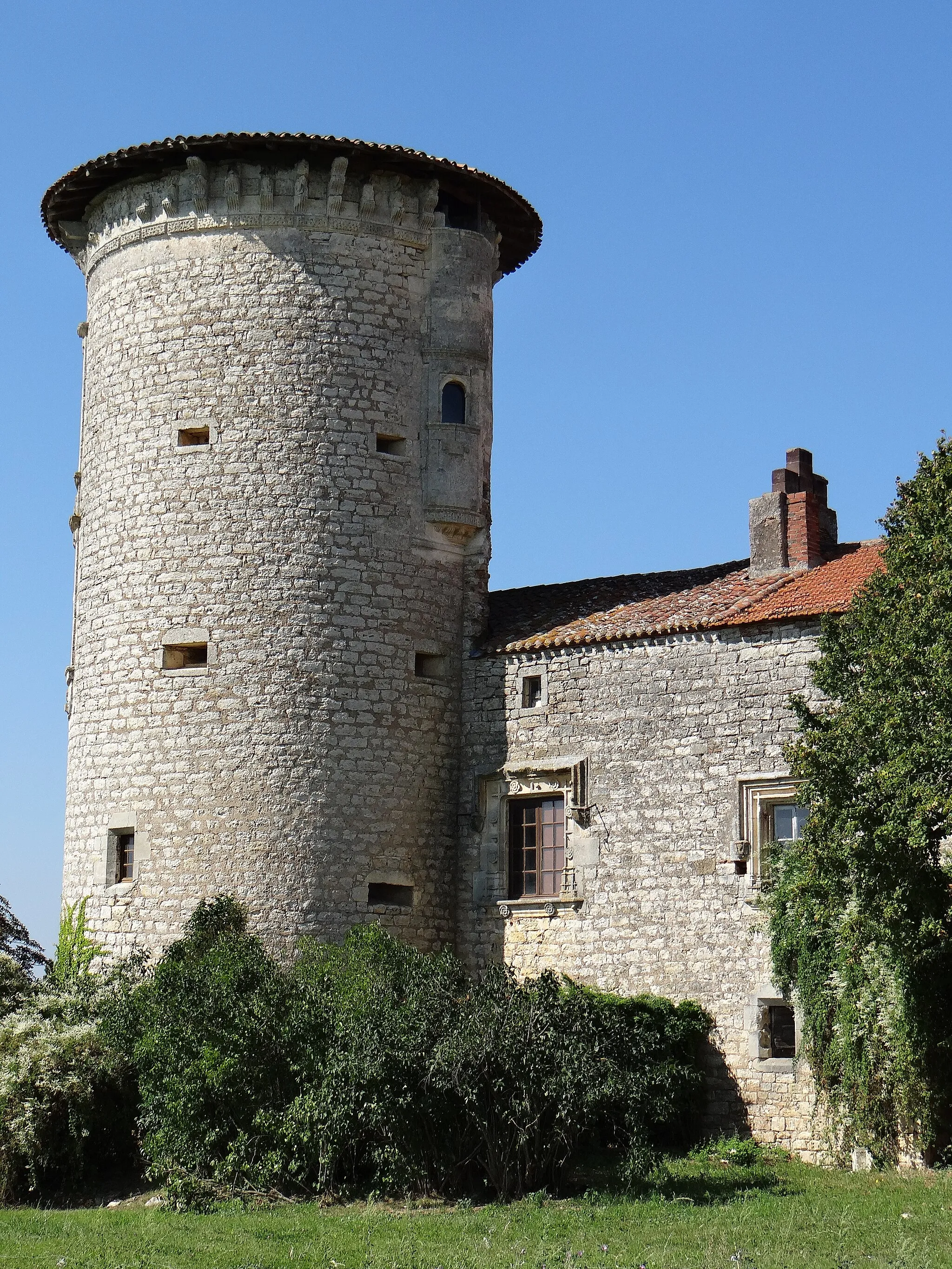 Photo showing: Montayral - Château de Perricard - Tour ouest