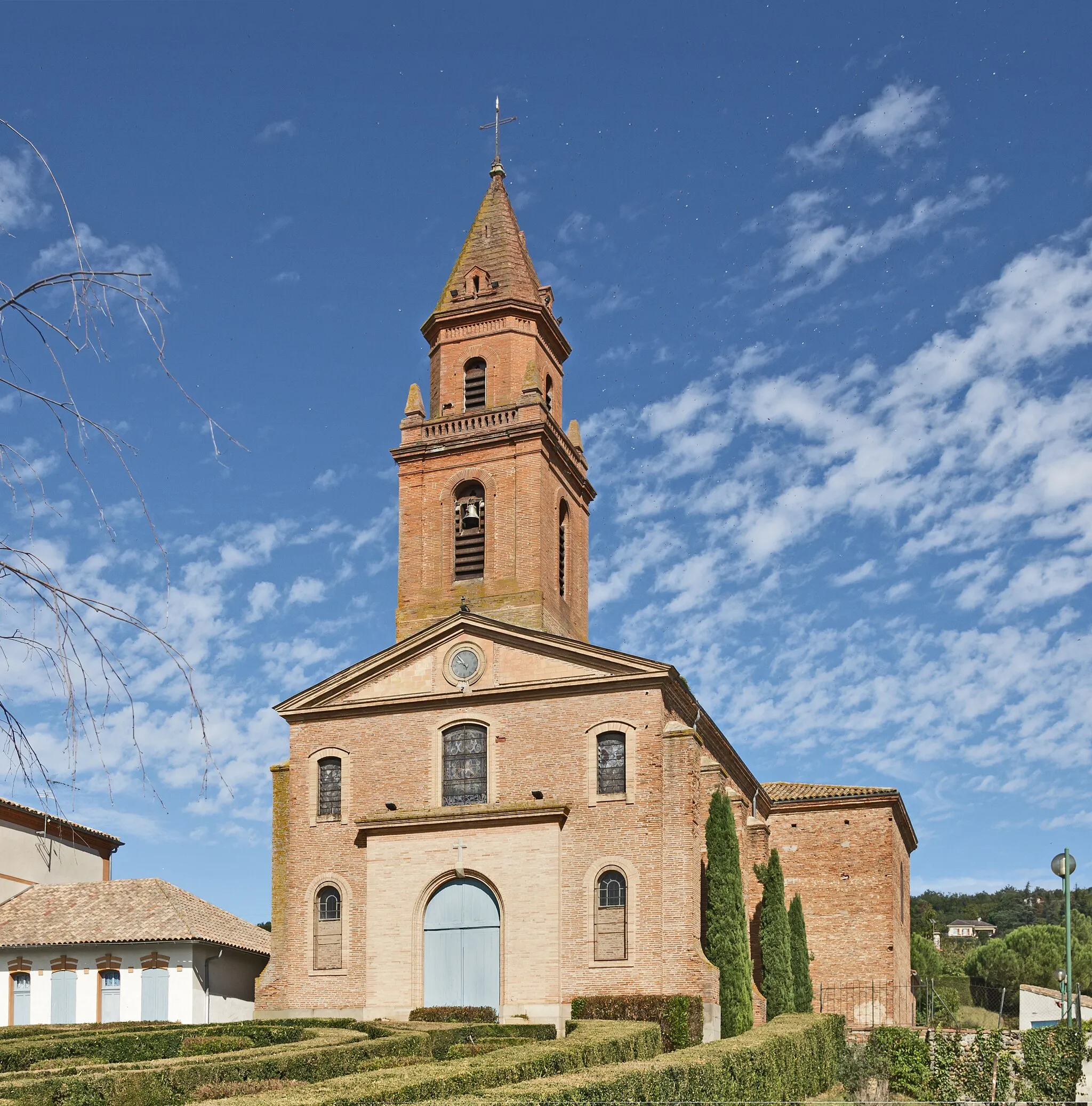 Photo showing: Grisolles, Tarn-et-Garonne. Church of St. Gregory - Facade