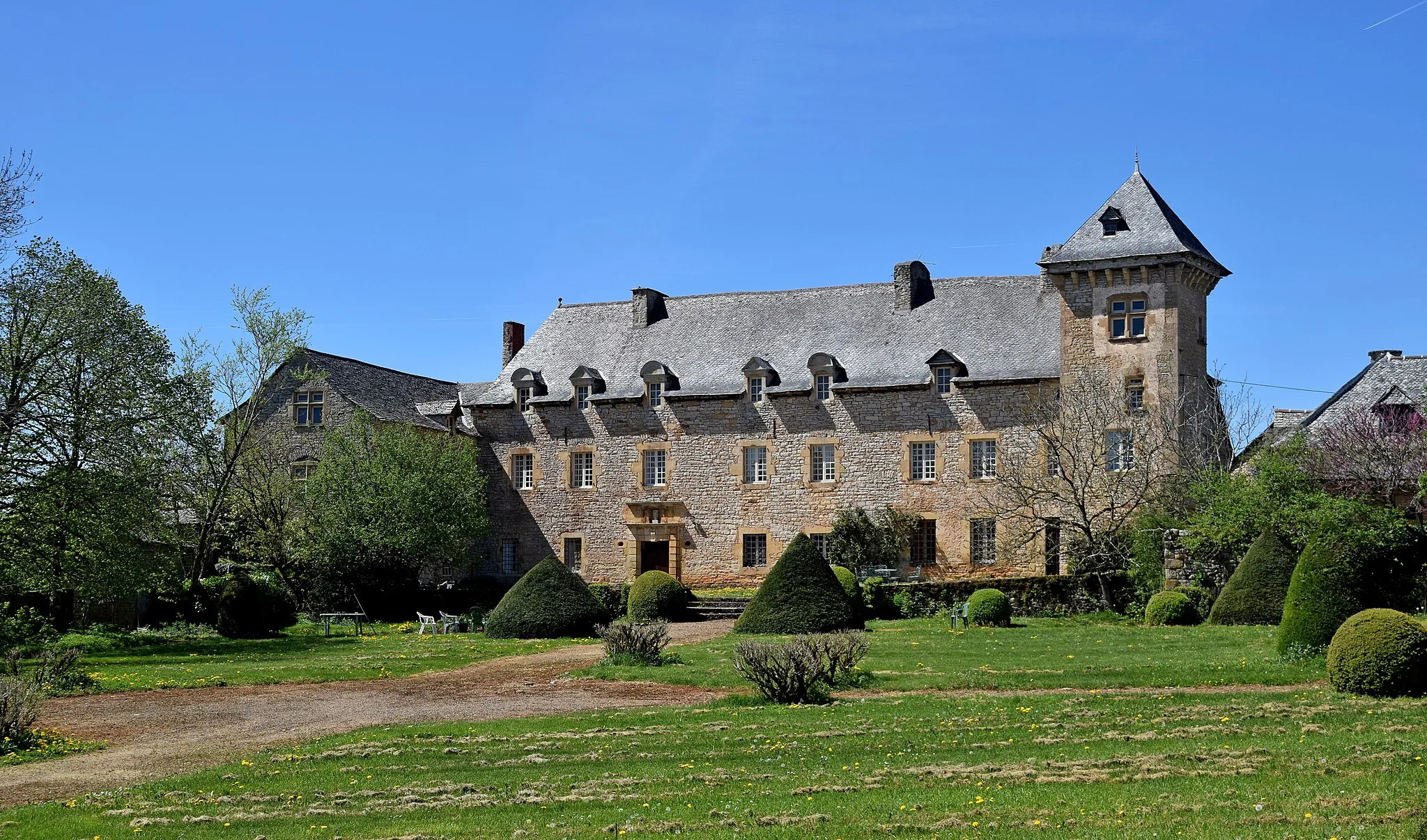 Photo showing: This building is inscrit au titre des monuments historiques de la France. It is indexed in the base Mérimée, a database of architectural heritage maintained by the French Ministry of Culture, under the reference PA00094173 .