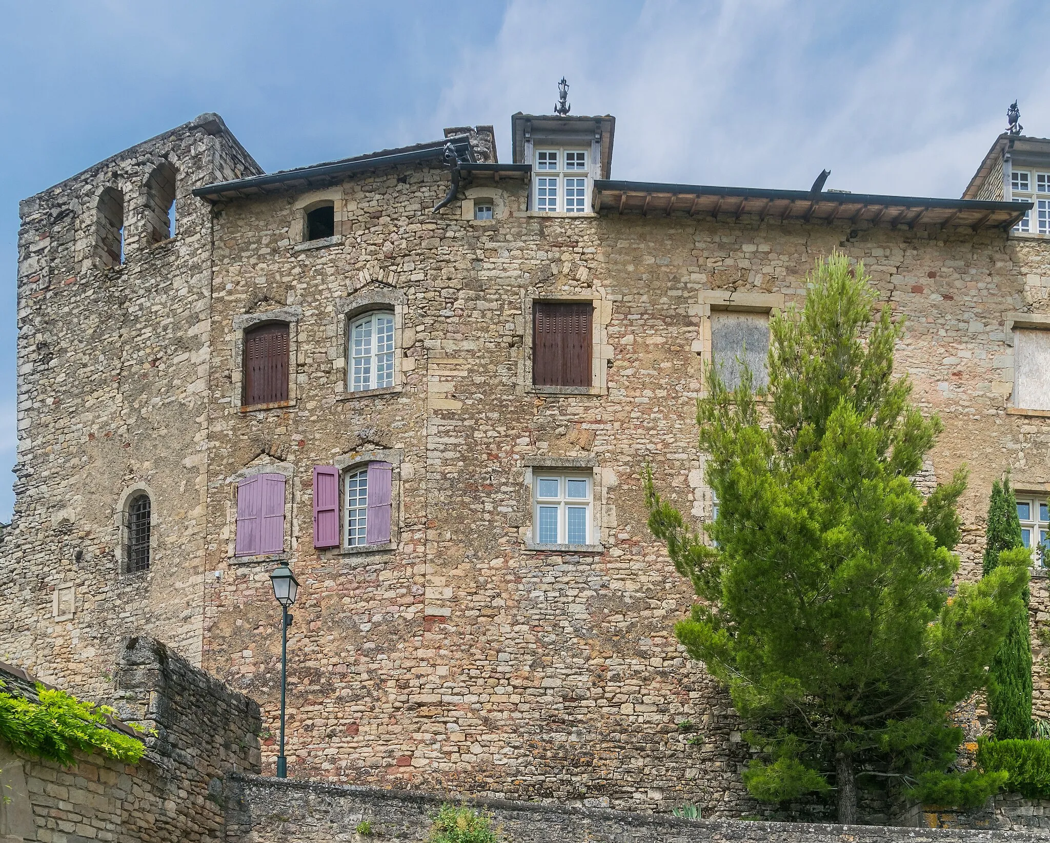 Photo showing: This building is inscrit au titre des monuments historiques de la France. It is indexed in the base Mérimée, a database of architectural heritage maintained by the French Ministry of Culture, under the reference PA00093996 .