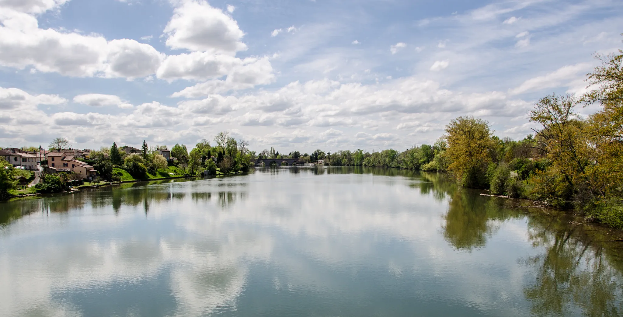 Photo showing: 500px provided description: Miroir [#trees ,#river ,#france ,#tarn ,#bike trip ,#marssac sur tarn]