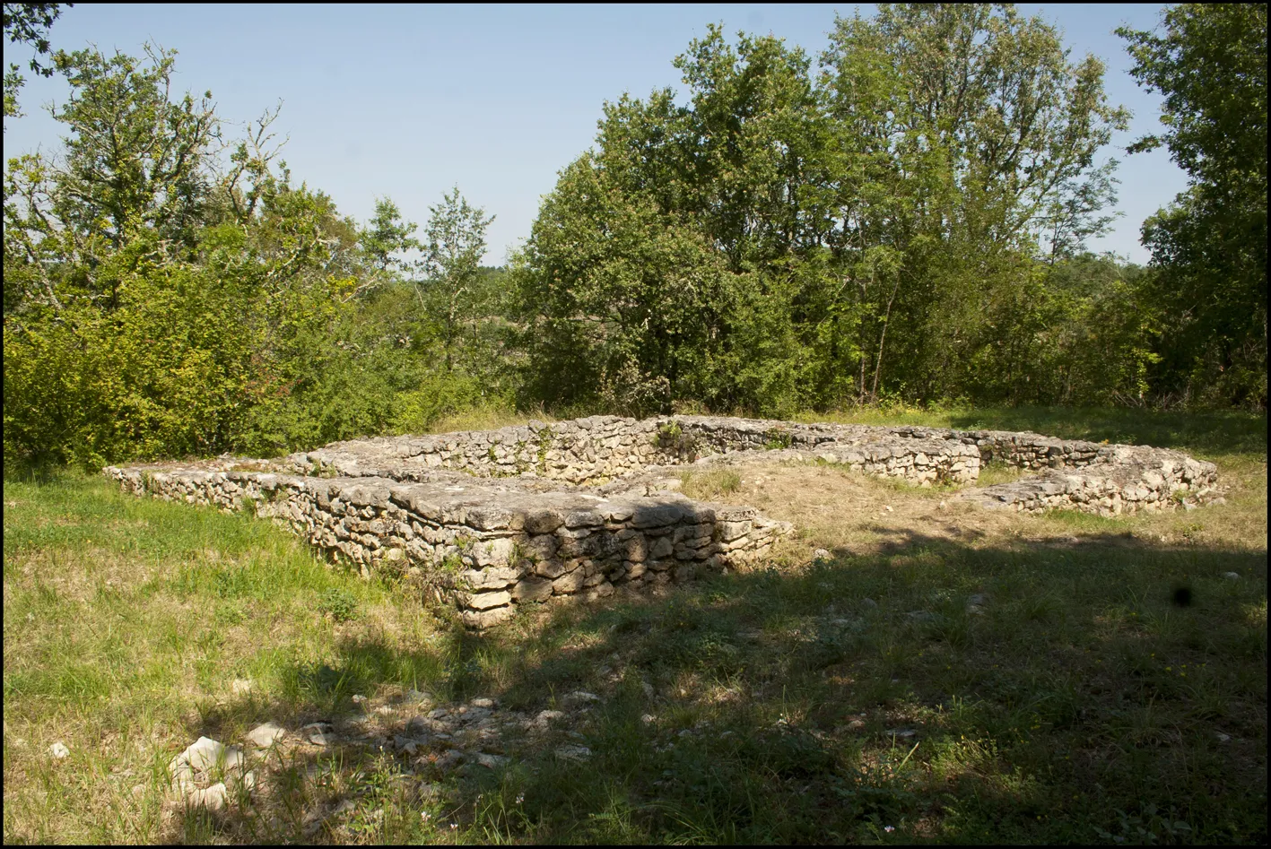 Photo showing: This building is indexed in the base Mérimée, a database of architectural heritage maintained by the French Ministry of Culture, under the reference PA00095154 .