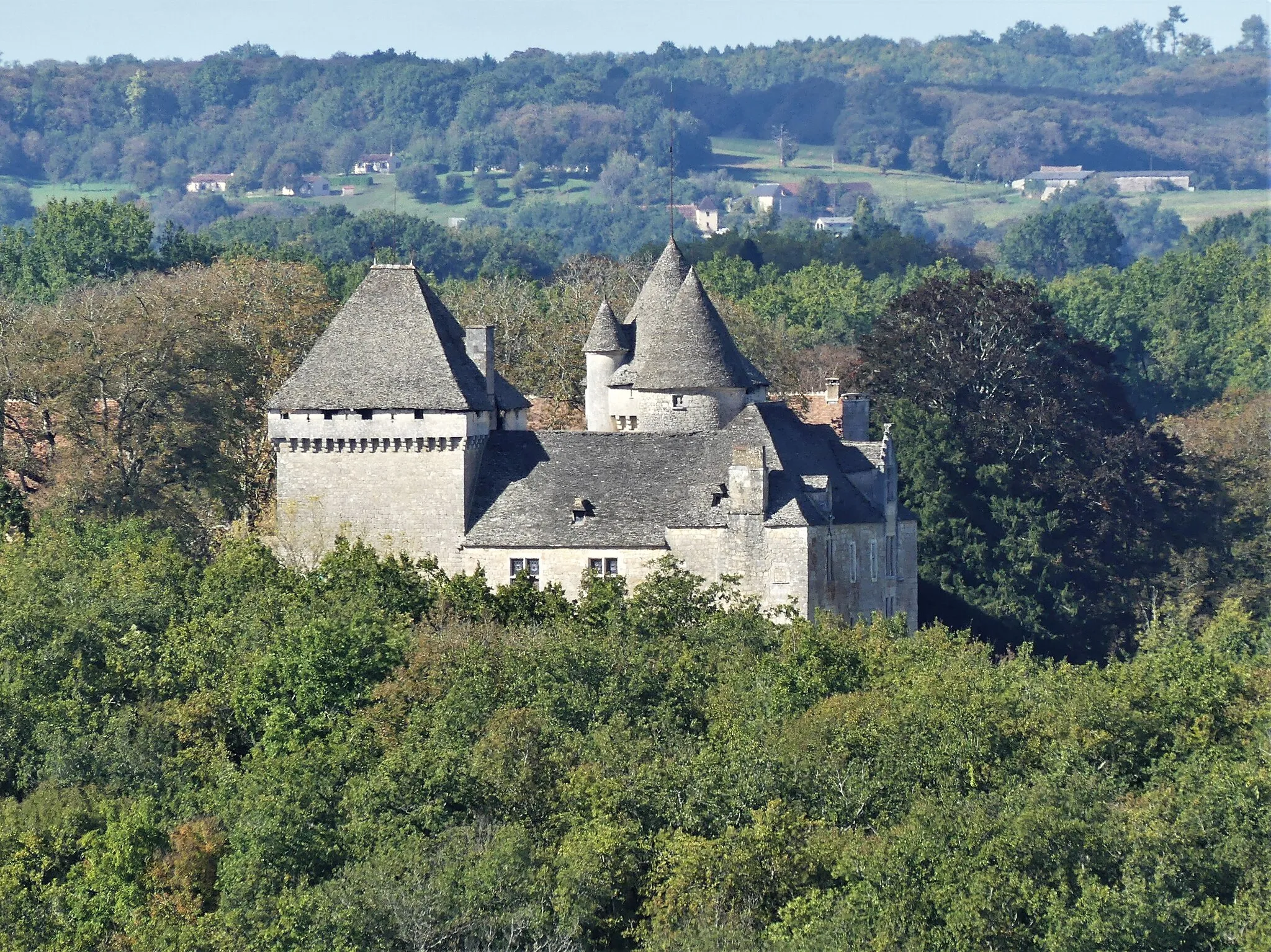 Photo showing: Le château du Claud vu depuis le sud-est, Salignac-Eyvigues, Dordogne, France.