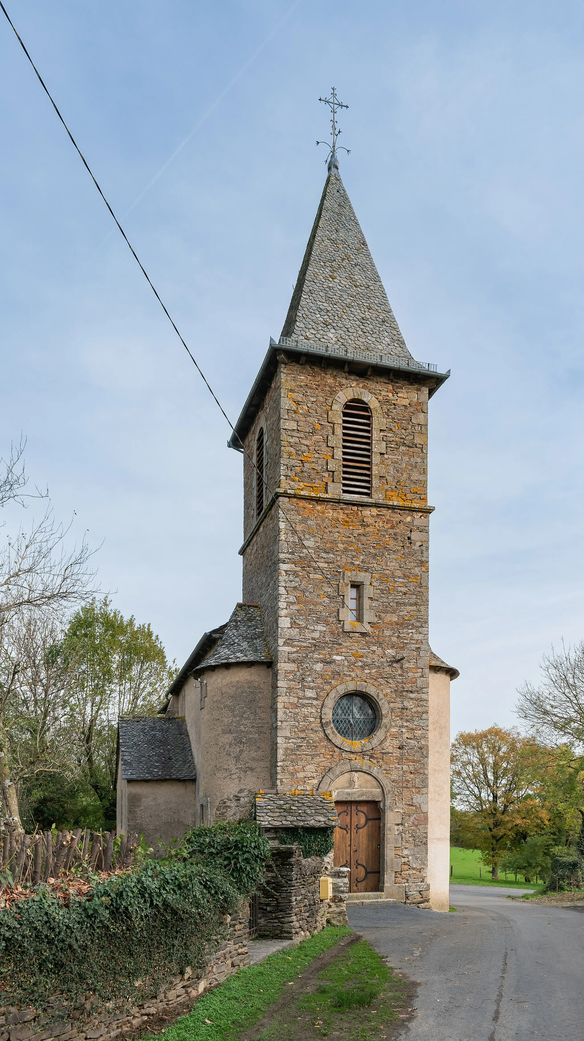 Photo showing: Saint Julitta church in Milhac, commune of Calmont, Aveyron, France