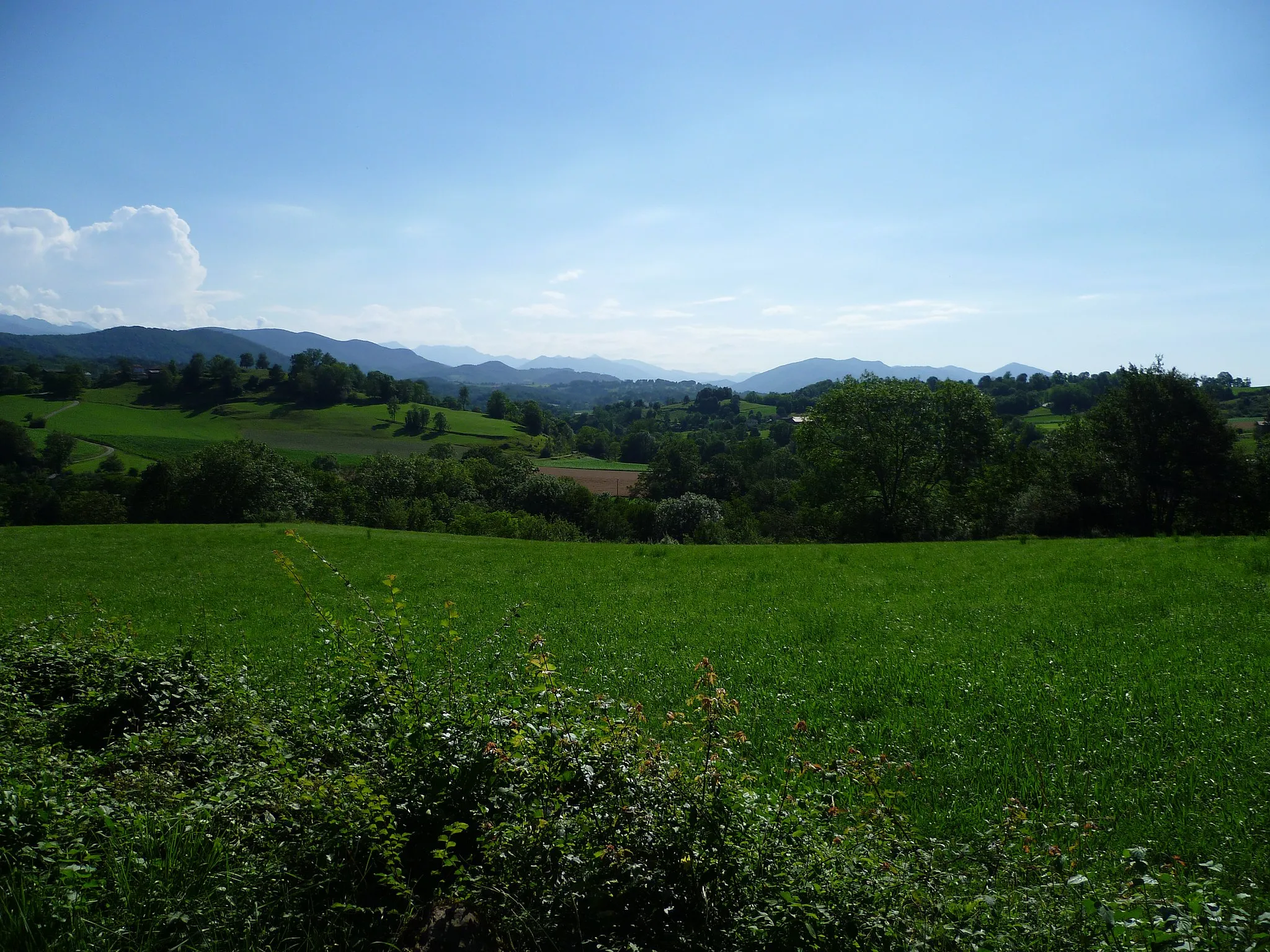 Photo showing: La vallée du Baup depuis Lescure (Ariège, France).