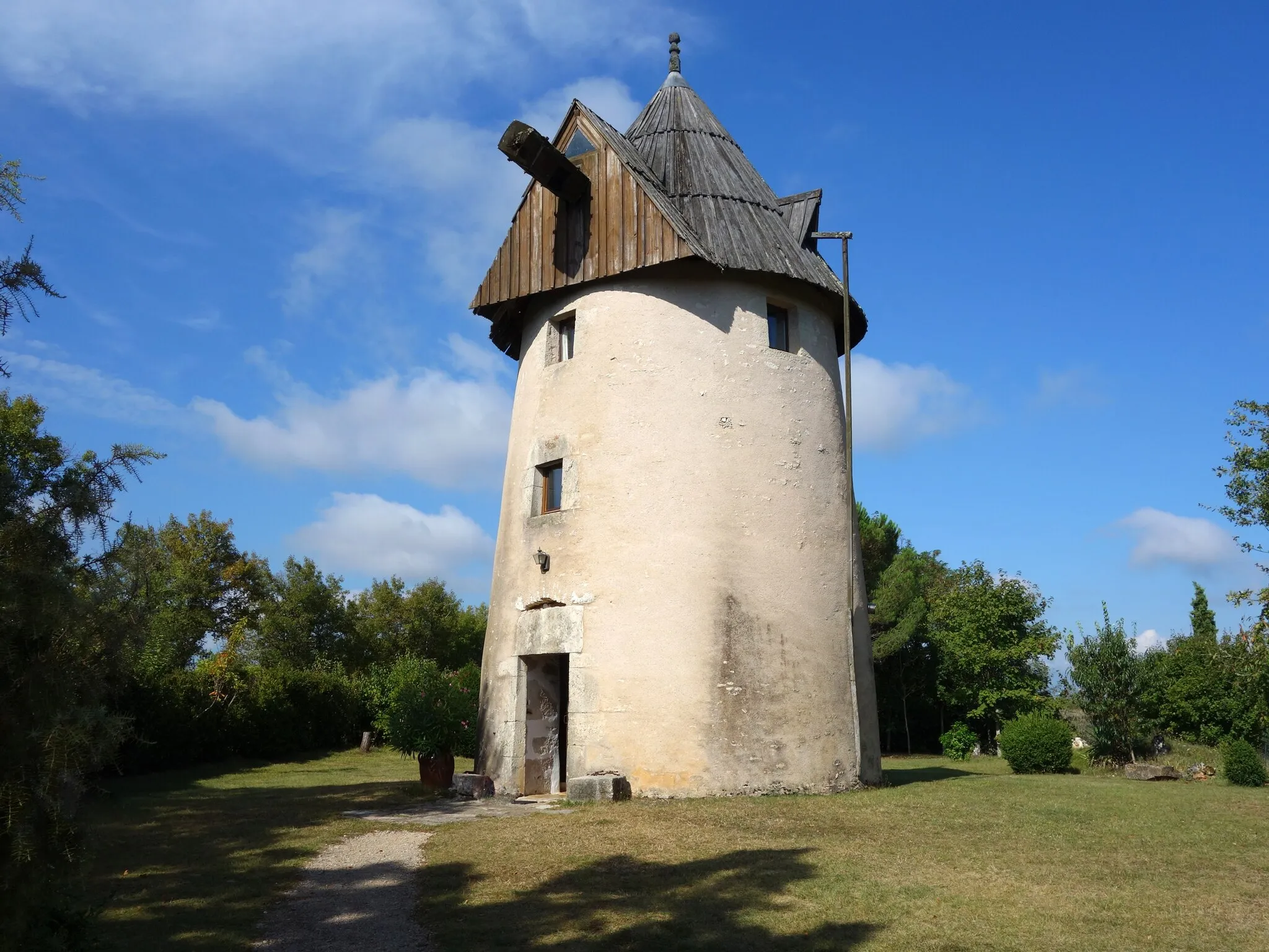 Photo showing: Ici, le moulin sous le soleil de septembre...