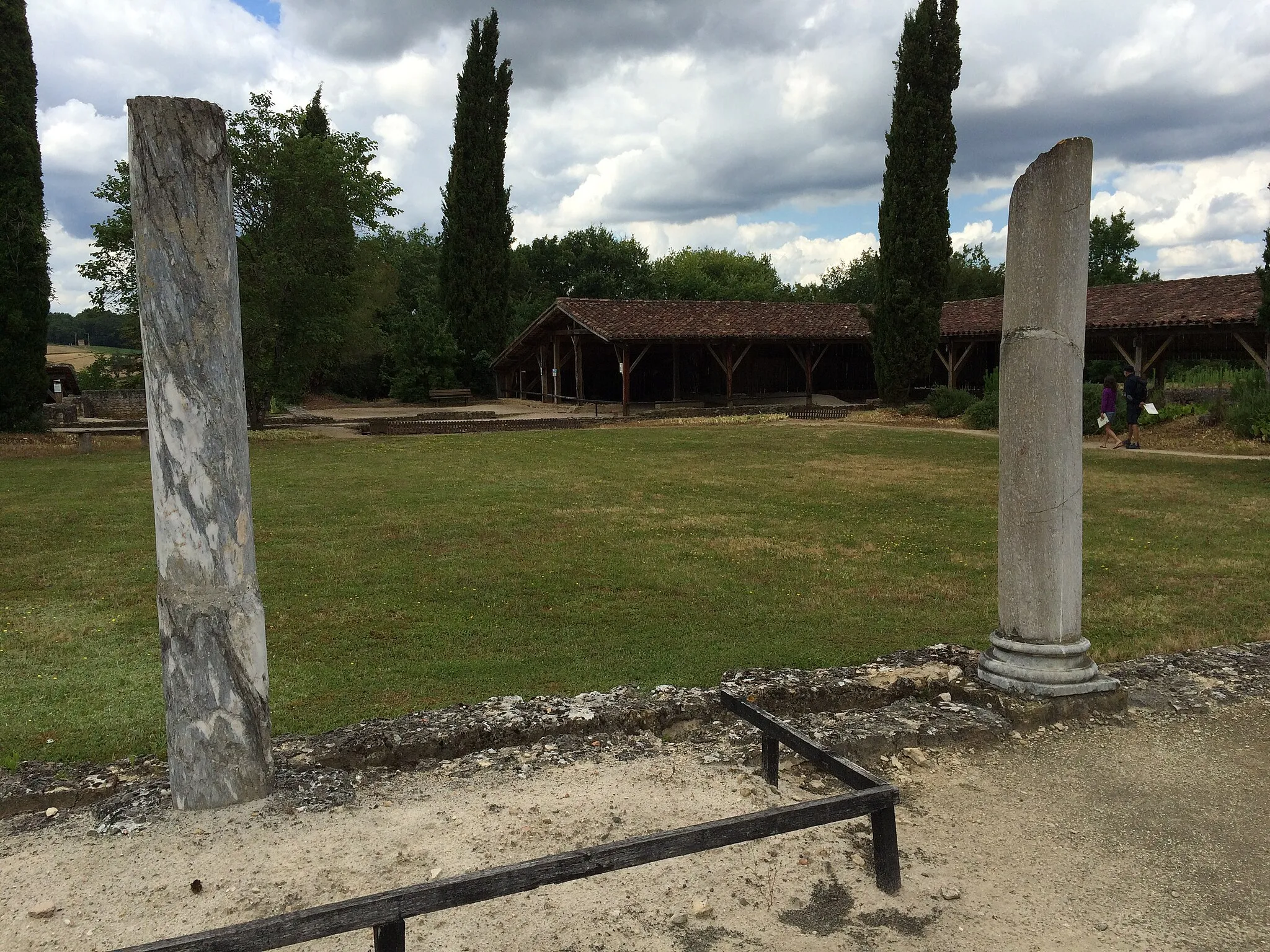 Photo showing: Deux colonnes à Séviac