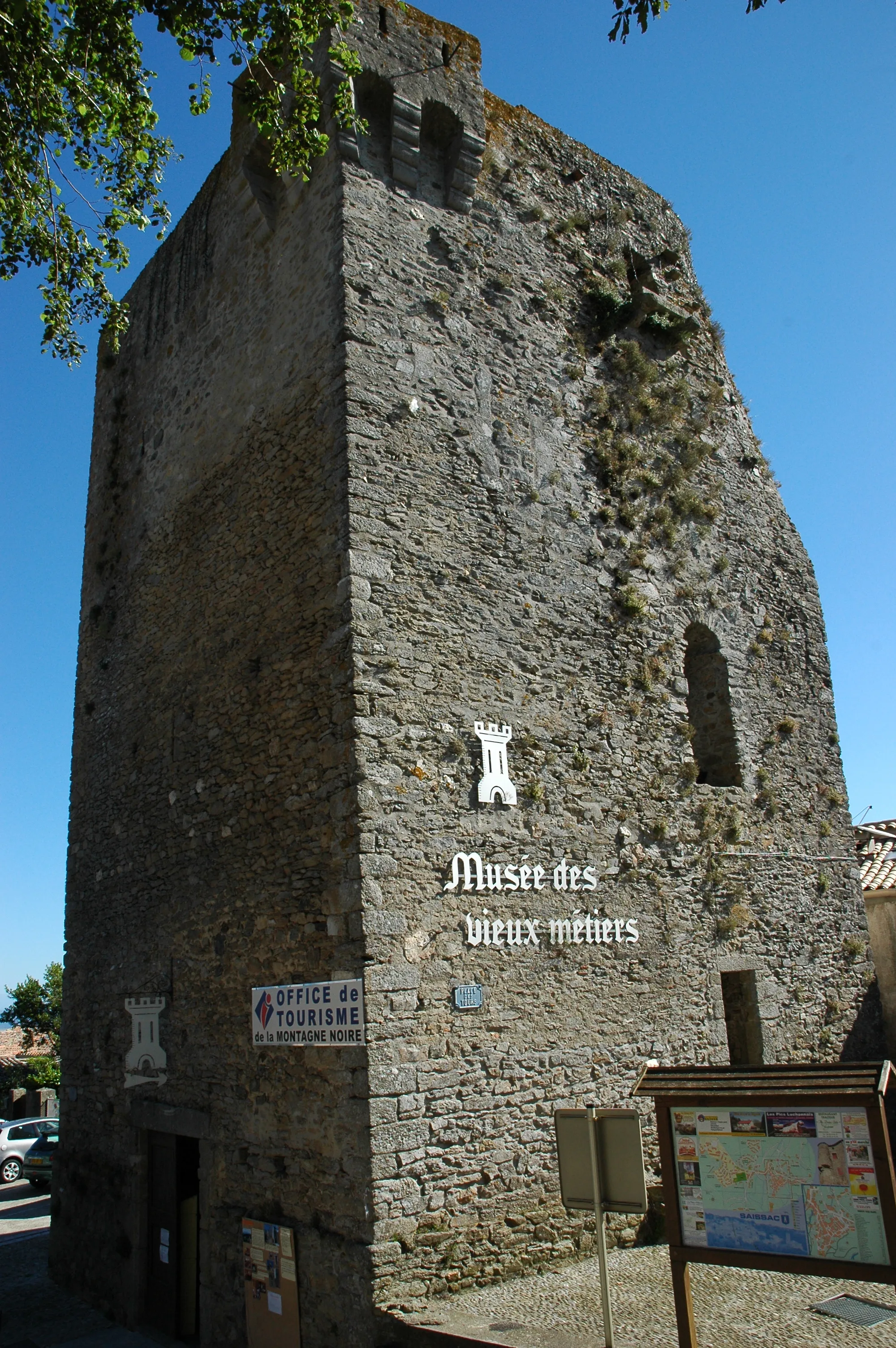 Photo showing: Musée des vieux métiers, installé dans une ancienne tour médiévale.