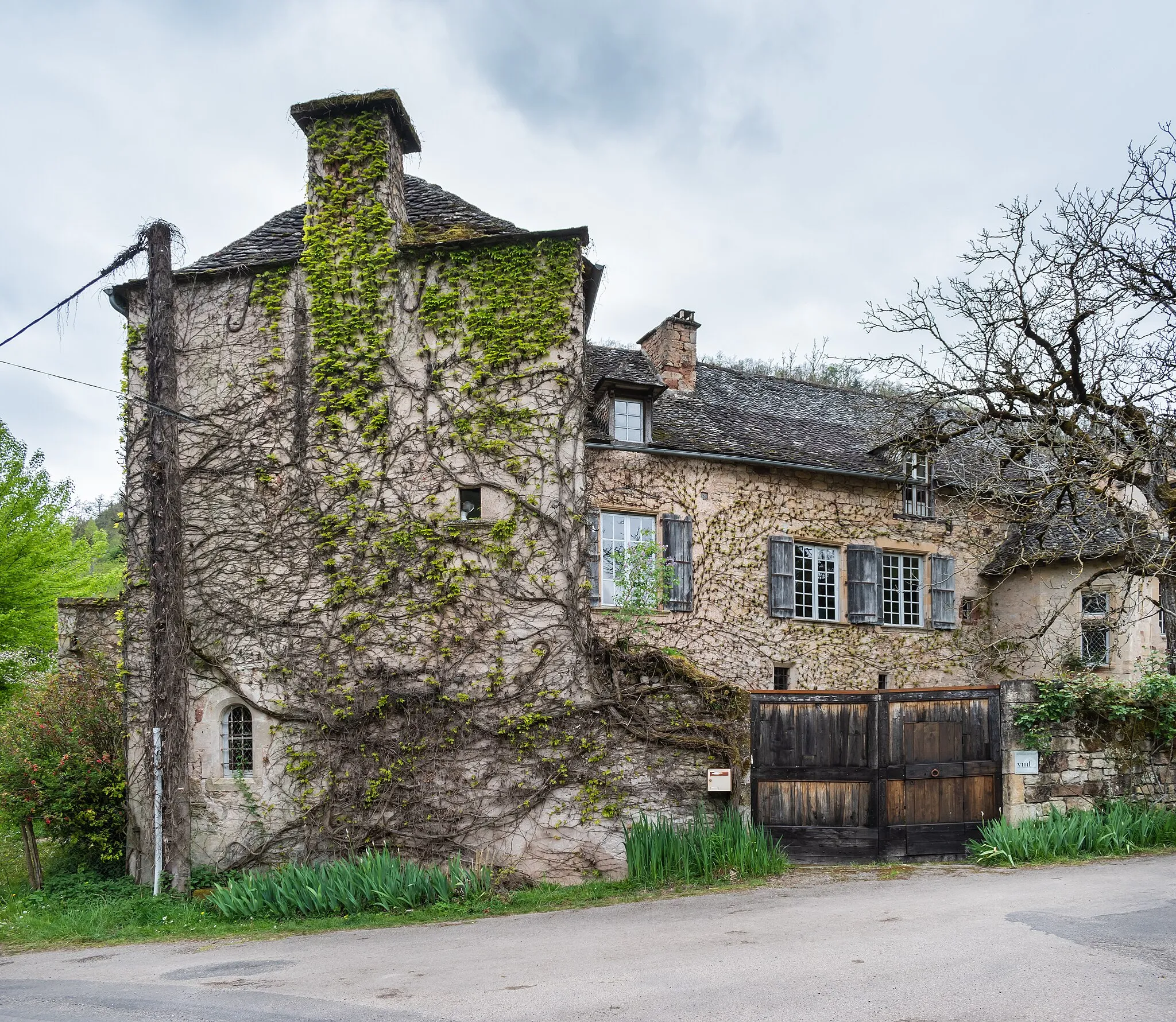 Photo showing: Old buildings in Grand Combe in commune of Marcillac-Vallon, Aveyron, France