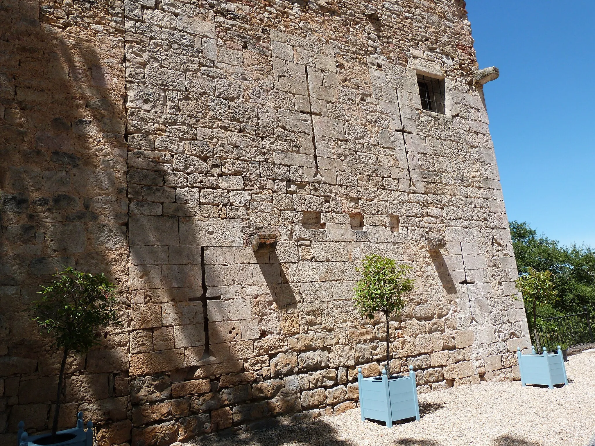 Photo showing: Façade avec archères du château de Cas à Espinas (Tarn-et-Garonne, France)