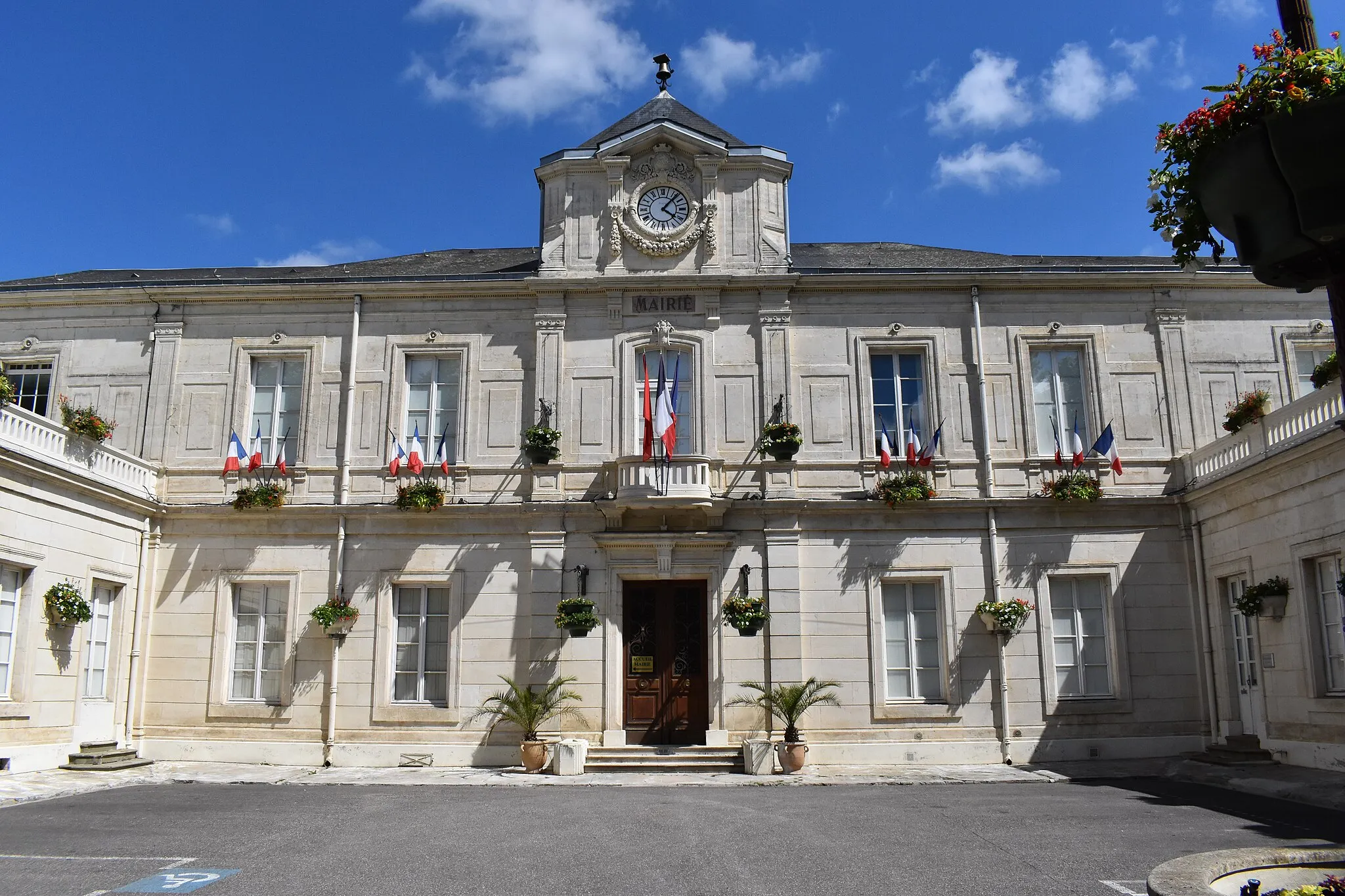 Photo showing: Mairie de Castelnaudary.