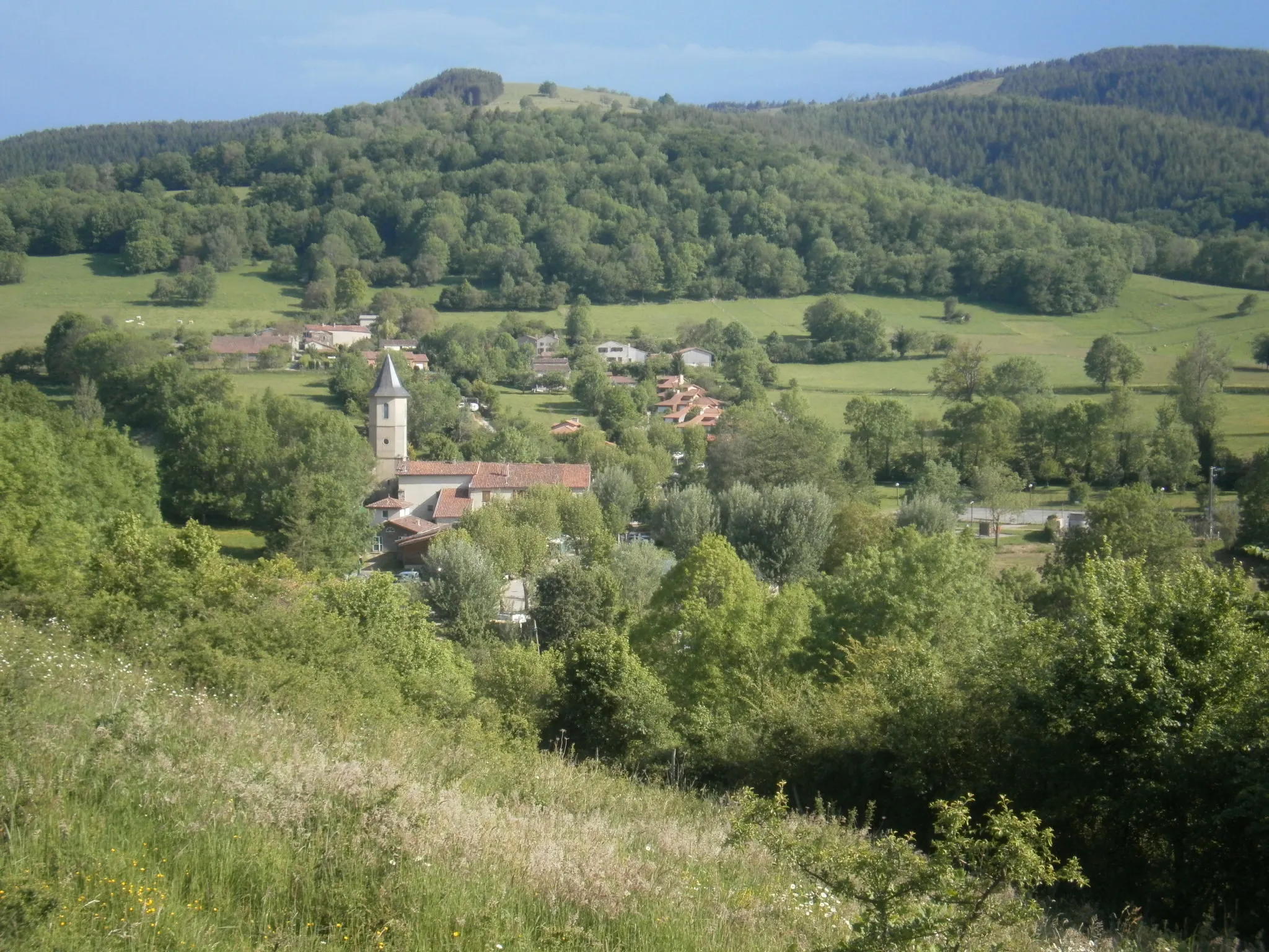 Photo showing: Village d'Alzen vu depuis le sentier qui mène à la chapelle.