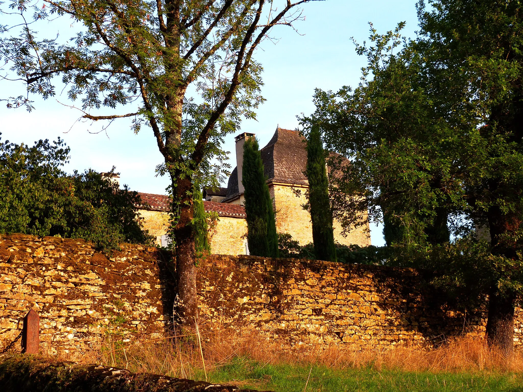 Photo showing: This building is indexed in the base Mérimée, a database of architectural heritage maintained by the French Ministry of Culture, under the reference PA00095900 .