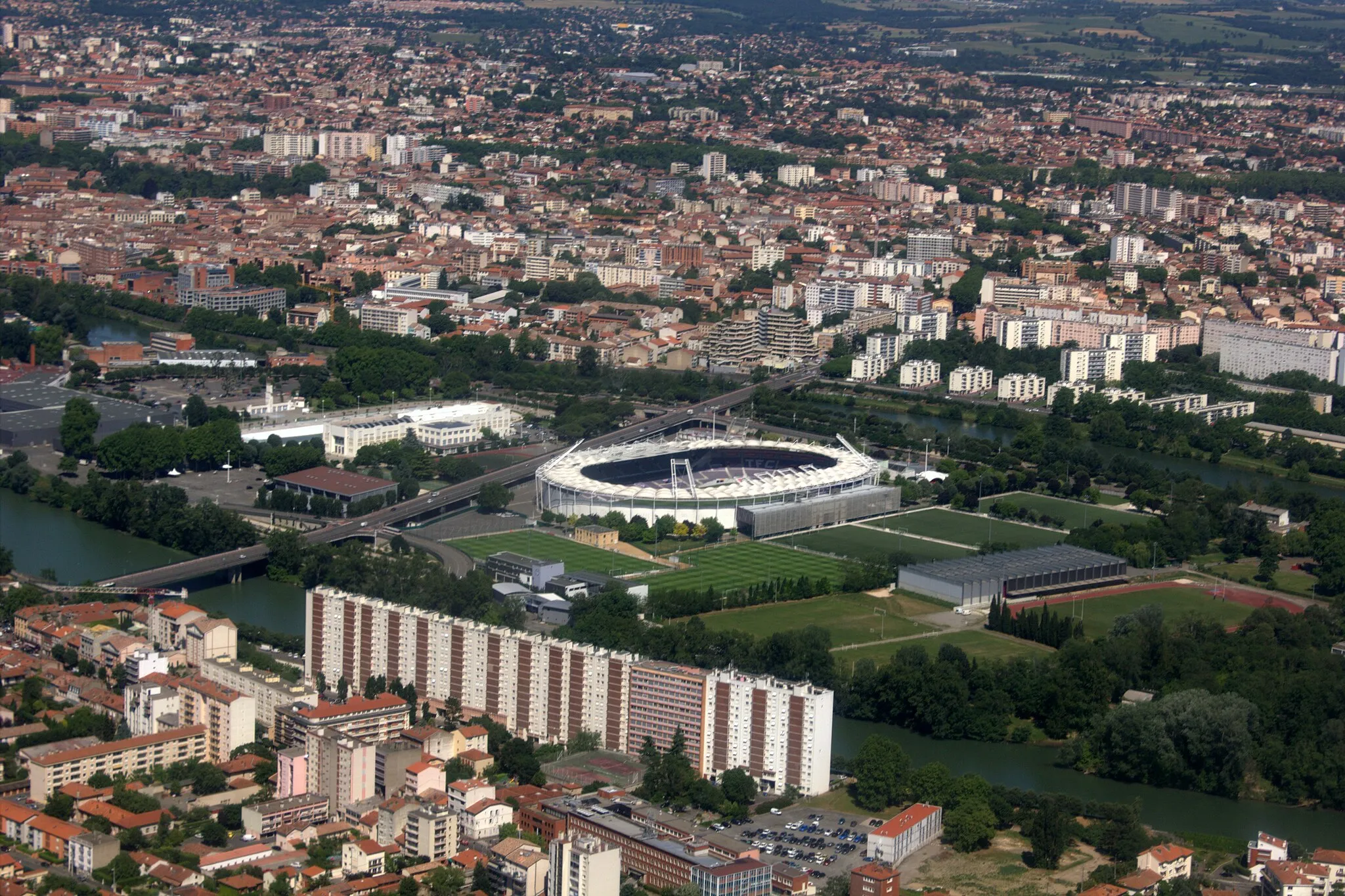 Photo showing: Aerial view of Île du Ramier in Toulouse.