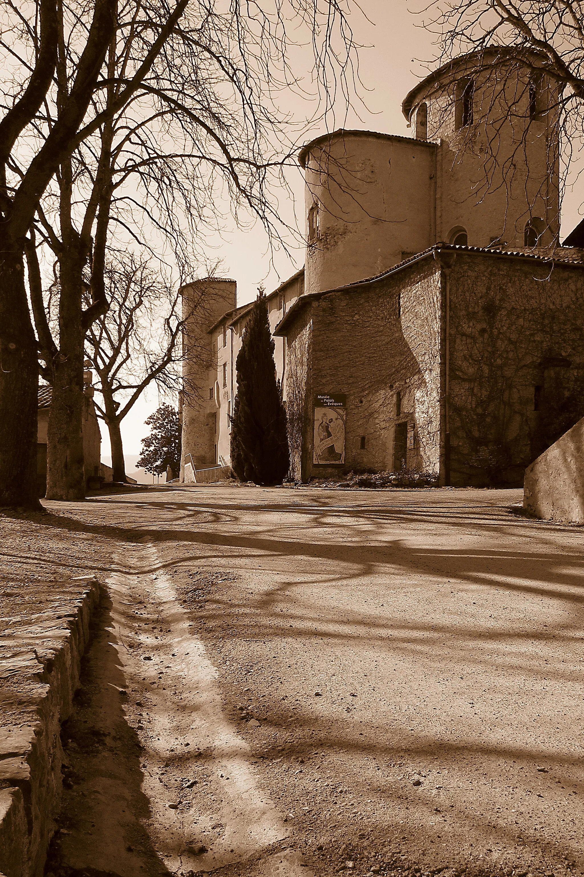 Photo showing: Saint-Lizier (Ariège, Midi-Pyrénées, France) - Le palais des Évêques.