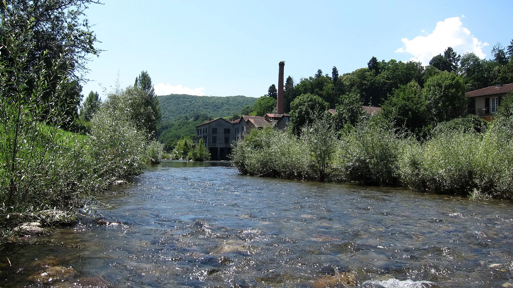 Photo showing: Saint-Girons (Ariège, Midi-Pyrénées, France) : Le Salat et en arrière-plan l'ancienne usine JOB.