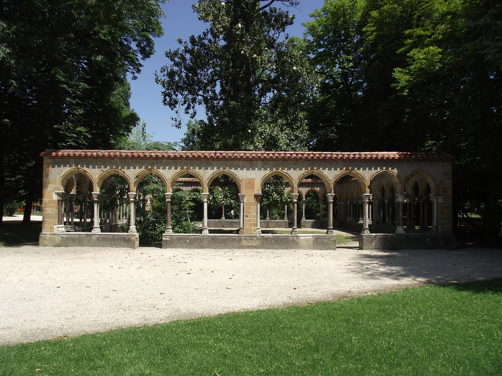 Photo showing: Cloister of Saint-Sever-de-Rustan abbey