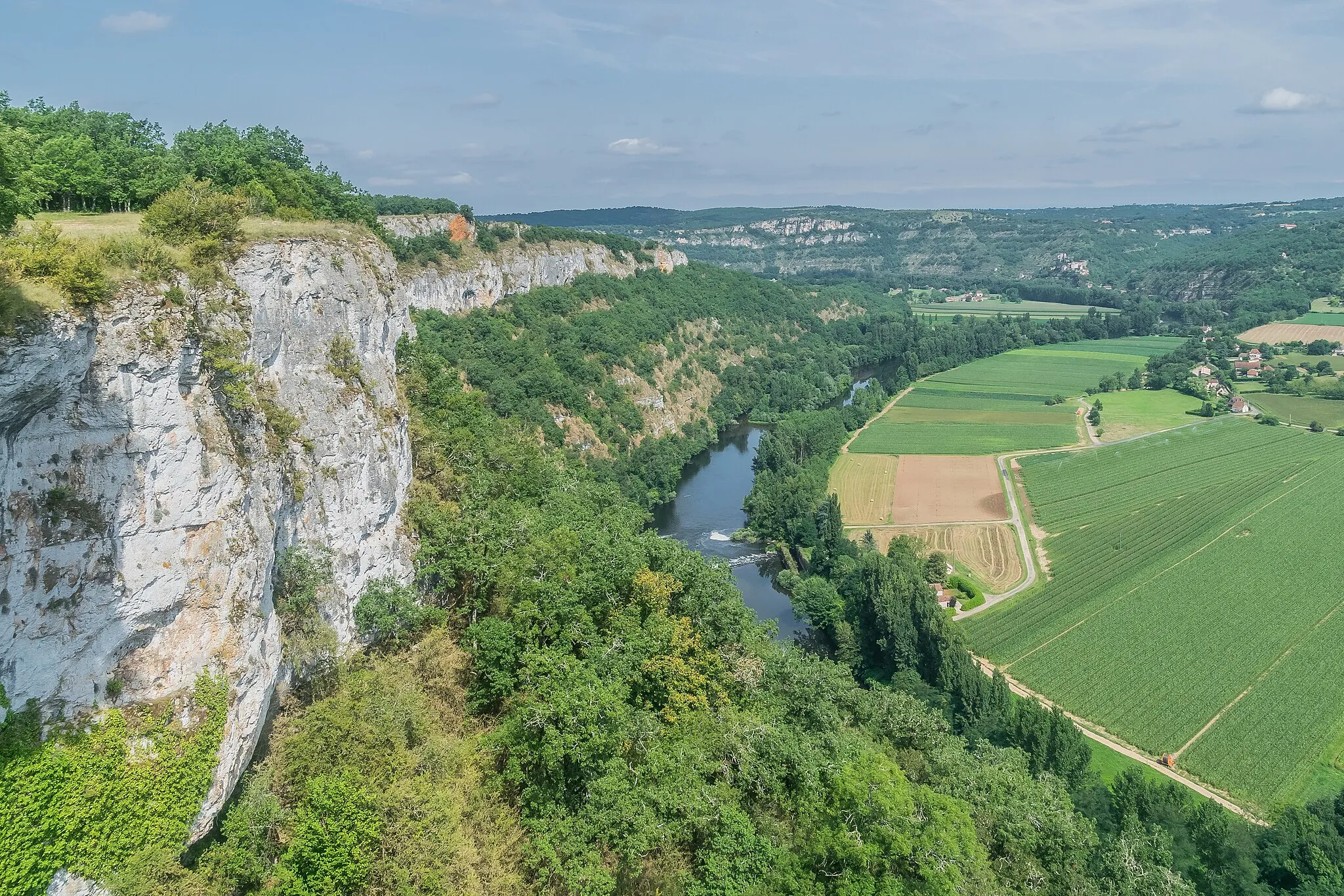 Photo showing: View of Lot River from Saut de la Mounine, between Aveyron and Lot departments, France