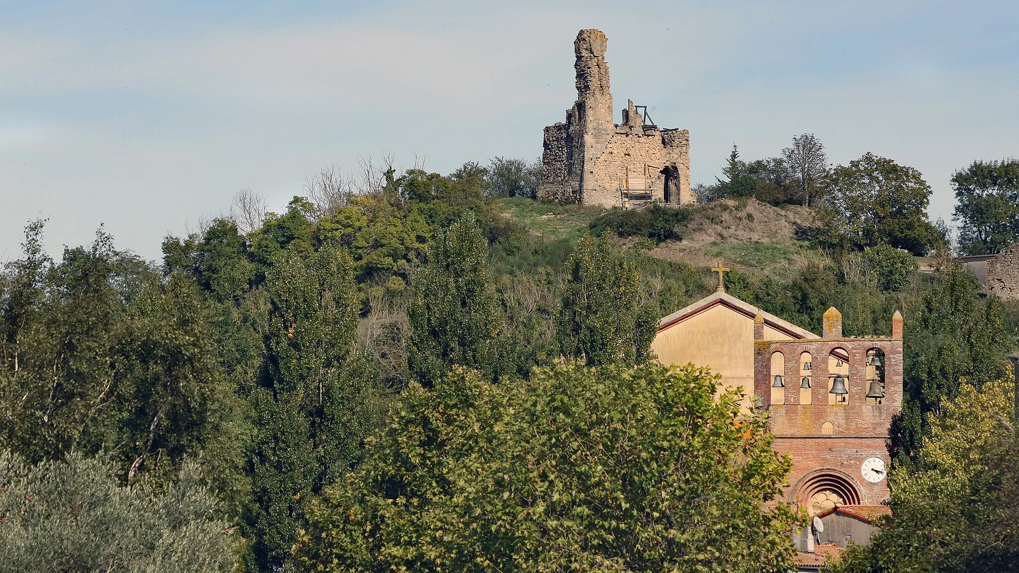 Photo showing: Les ruines du château.