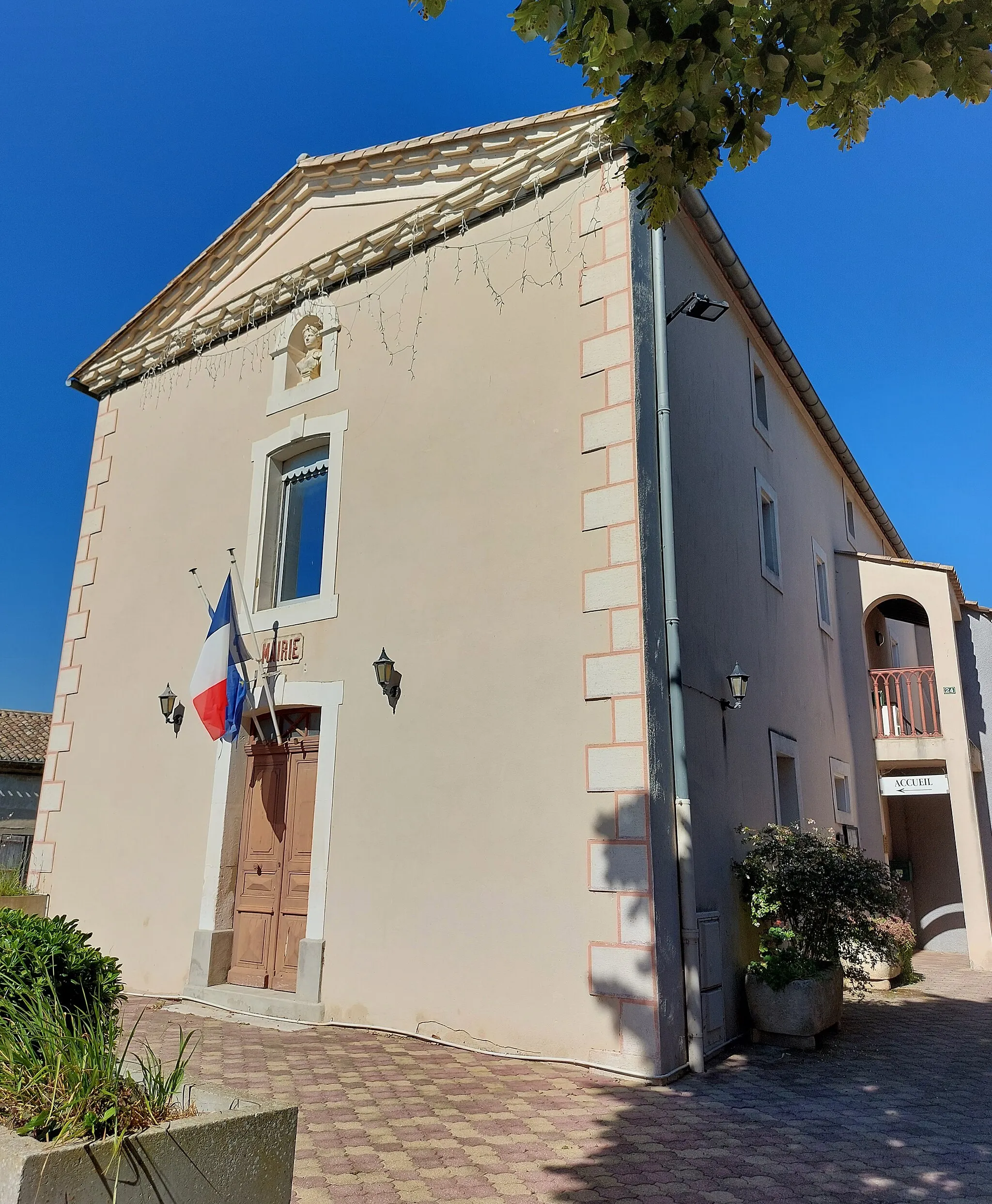 Photo showing: La mairie de Carlipa