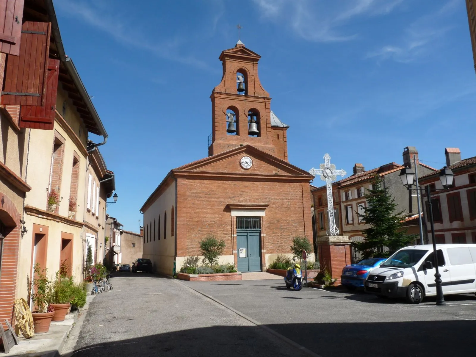 Photo showing: Eglise et croix de Gibel, Haute-Garonne, France