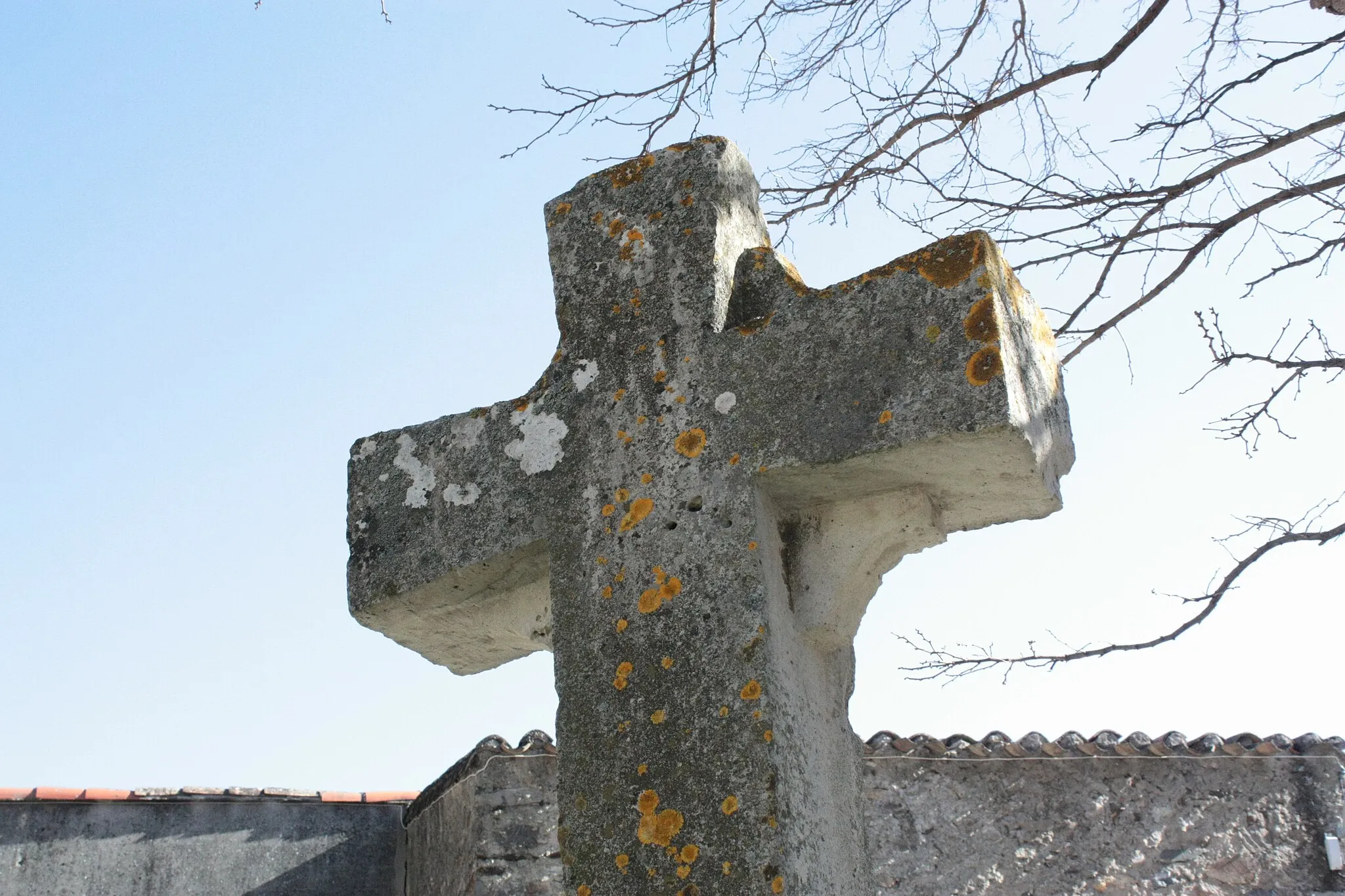 Photo showing: Les Ilhes : Vieille croix en pierre.