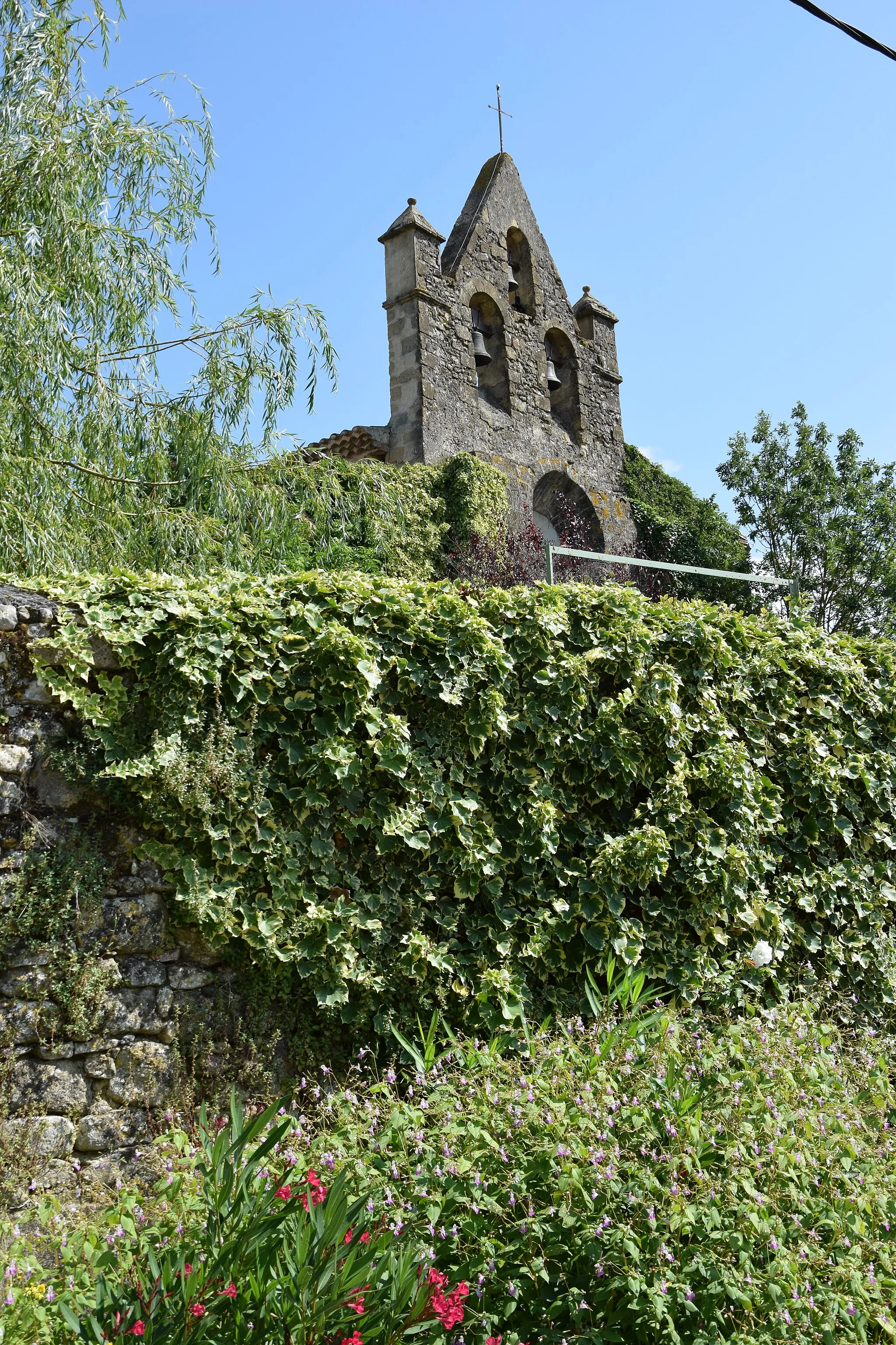 Photo showing: This building is indexed in the base Mérimée, a database of architectural heritage maintained by the French Ministry of Culture, under the reference PA00102851 .