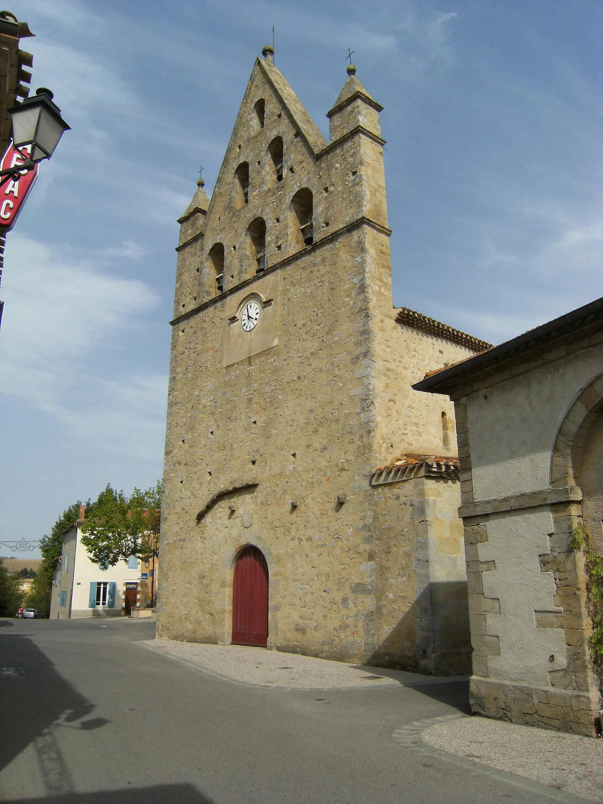 Photo showing: Facade of the church at the main junction in Salles-sur-l'Hers, Aude.