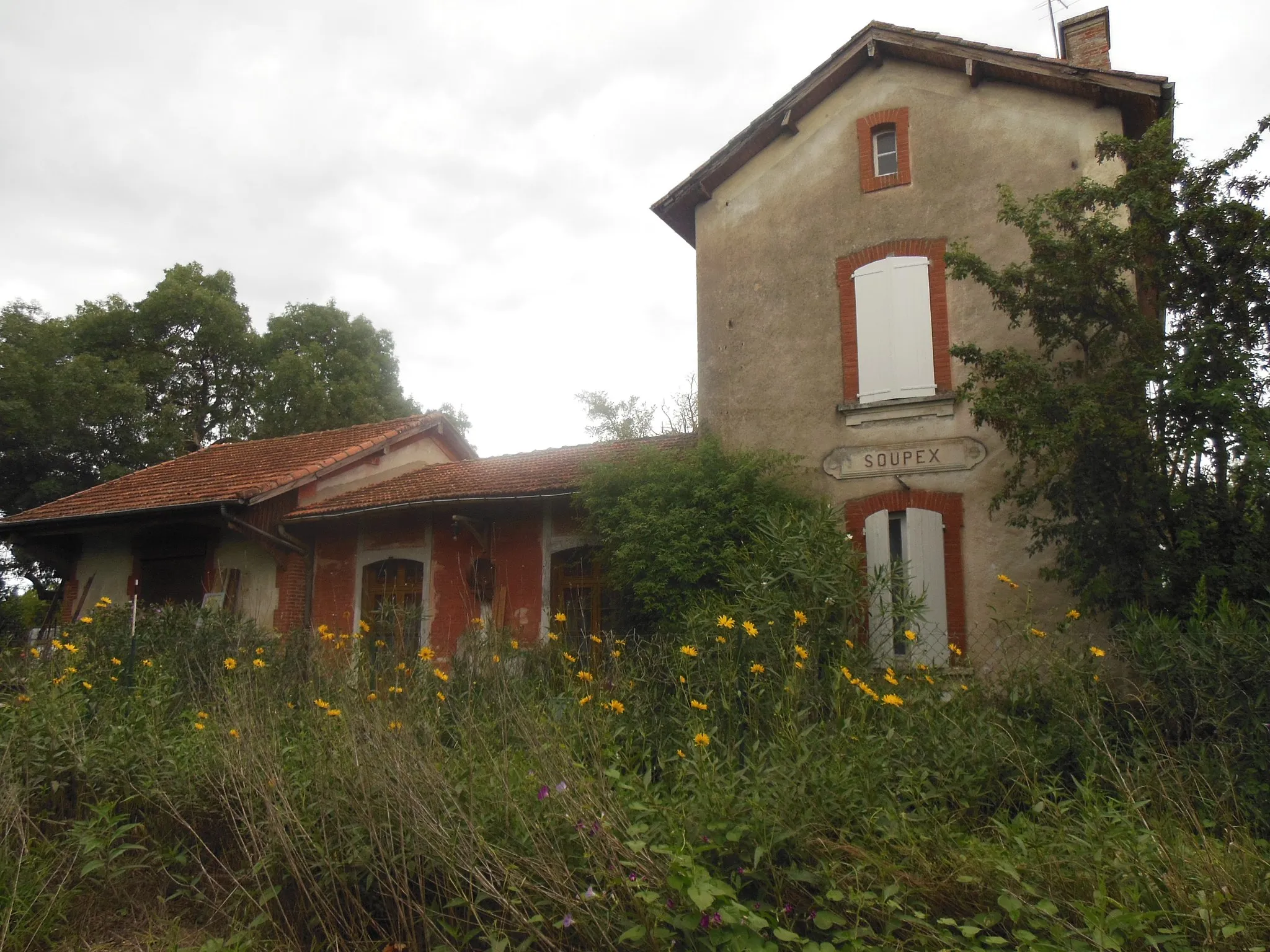 Photo showing: Ancien bâtiment de la gare de Soupex, Aude, France, devenu une habitation privée.