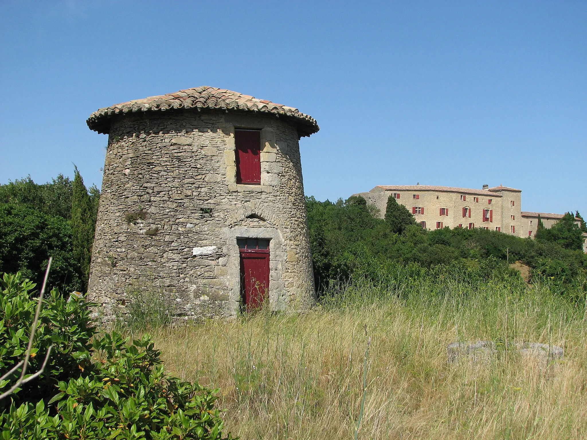 Photo showing: Moulin et château de Saint-Paulet (11)