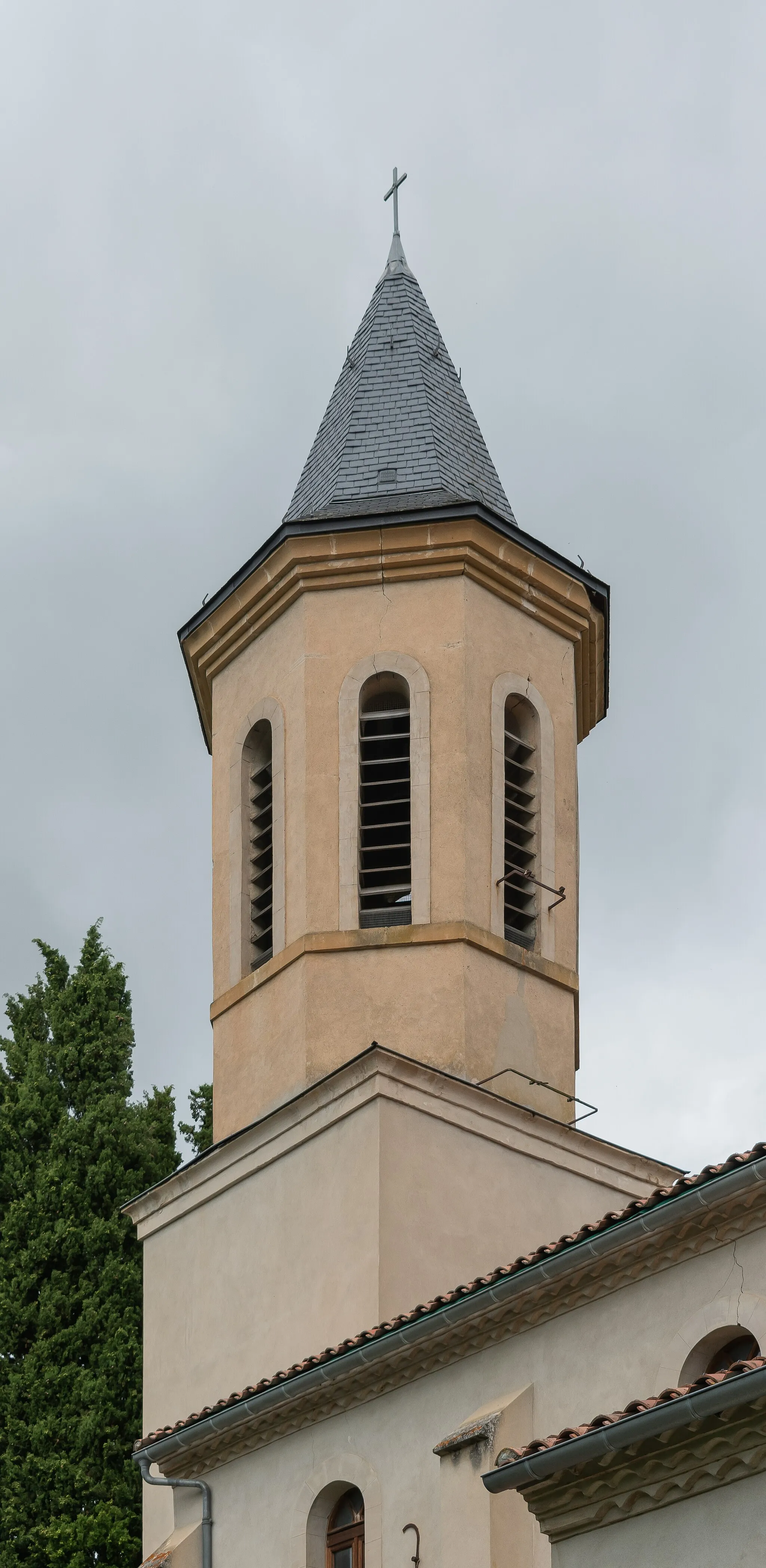 Photo showing: Bell tower of the Saint Quentin church in Appelle, Tarn, France