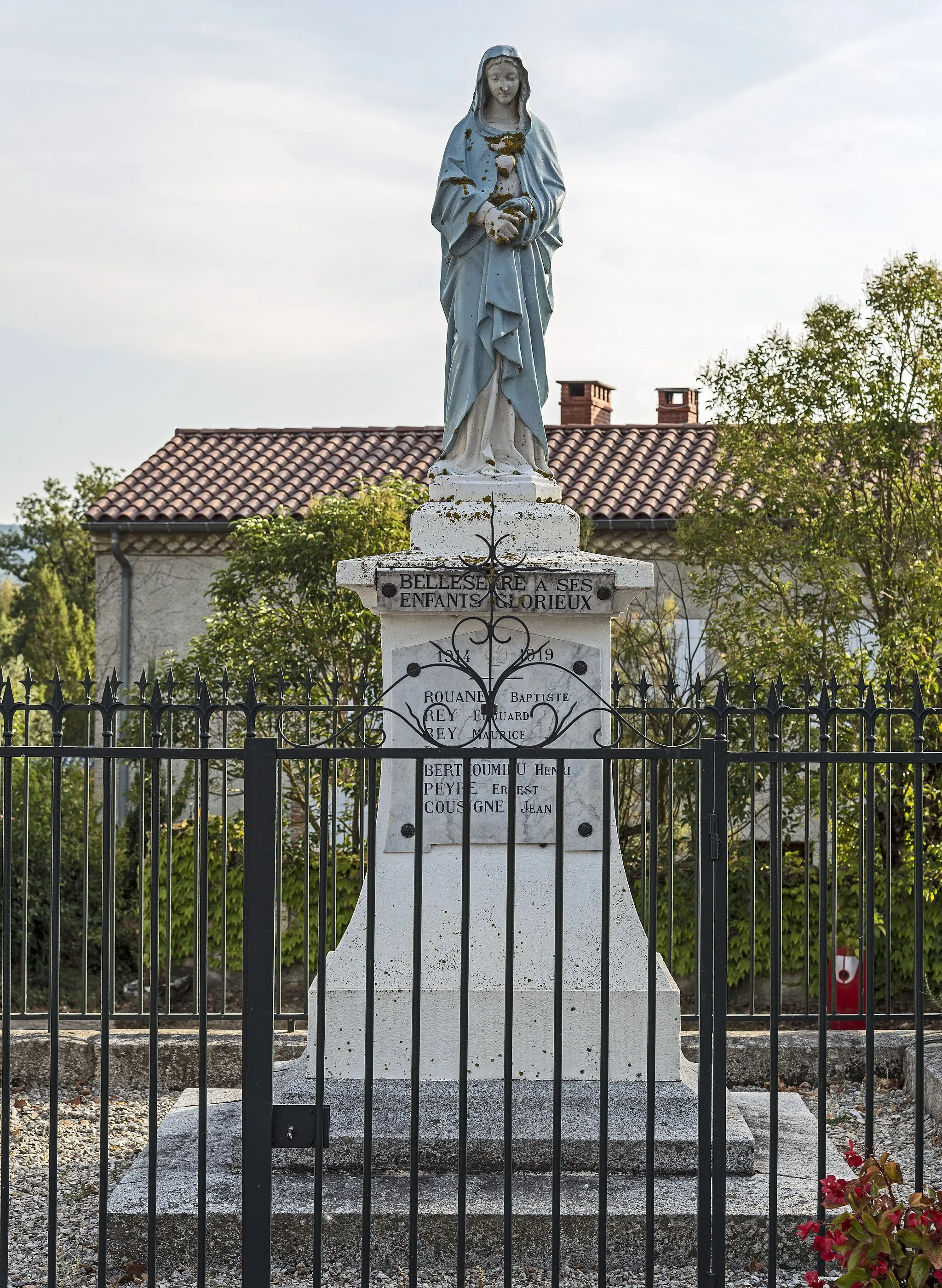 Photo showing: Belleserre Tarn France - War memorial