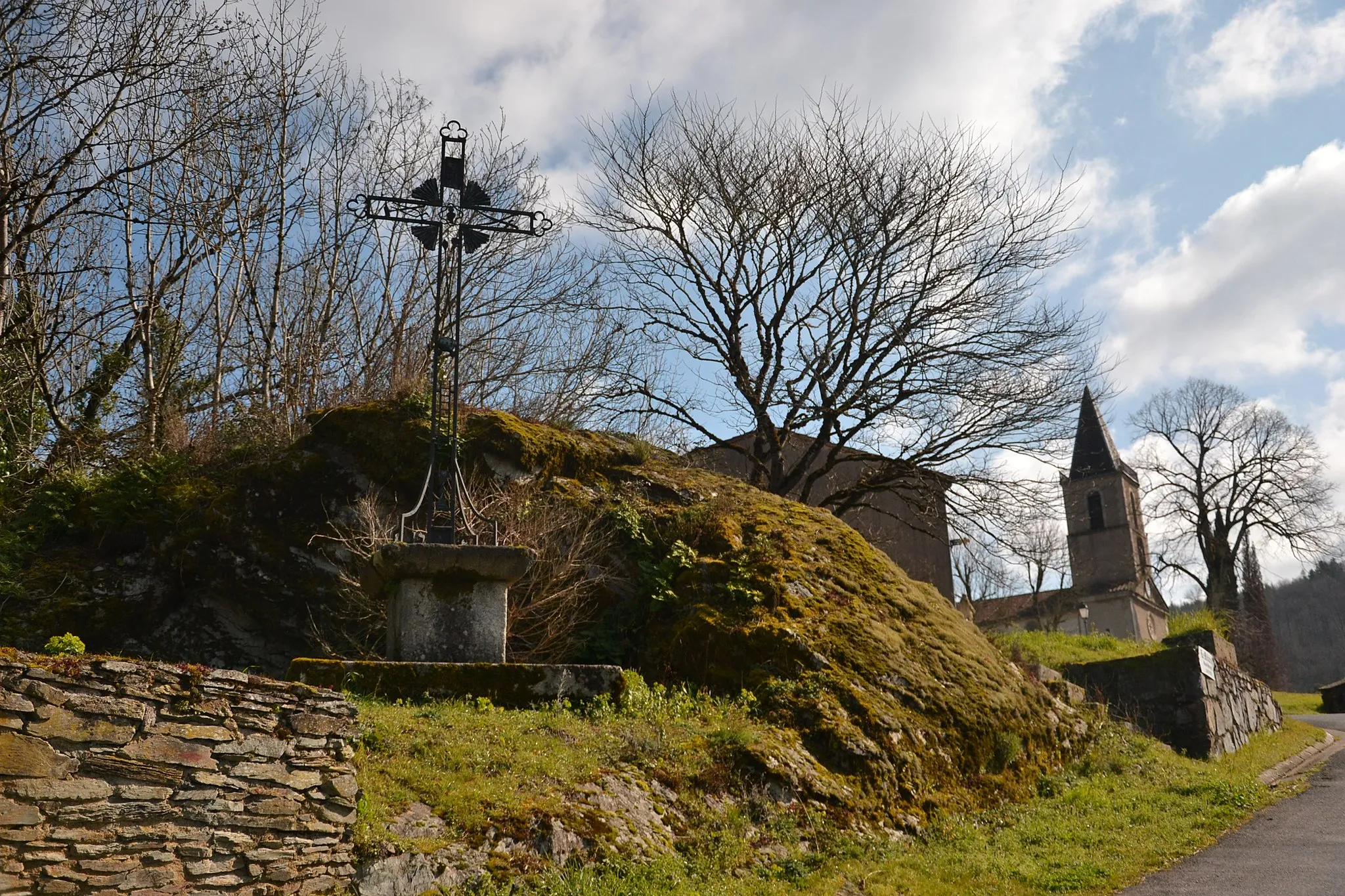 Photo showing: Boissezon dans la tarn (croix près de l'église saint jean baptiste)