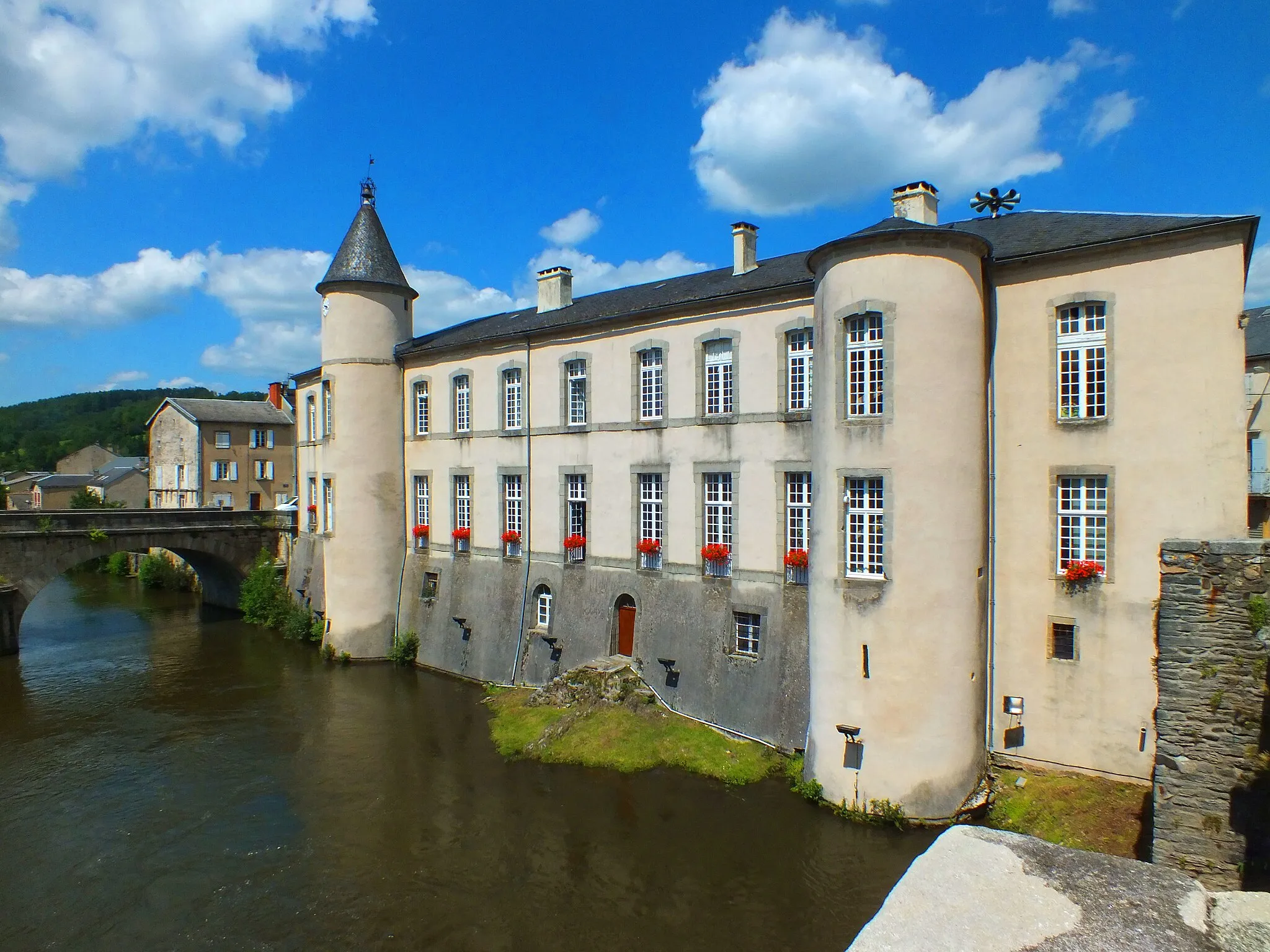 Photo showing: La mairie de Brassac